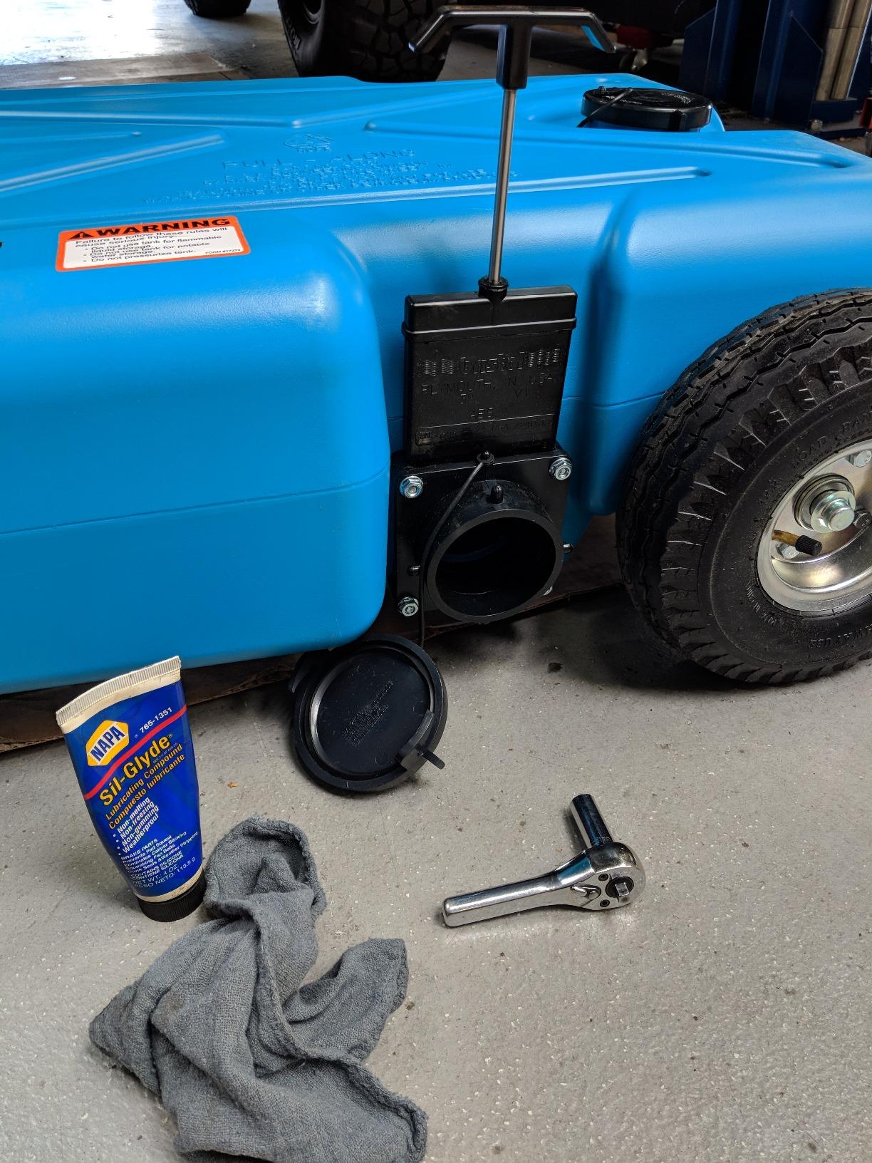 Barker 4-Wheeler Tote Tank - 42 Gallon Capacity (30844) customer photo 1