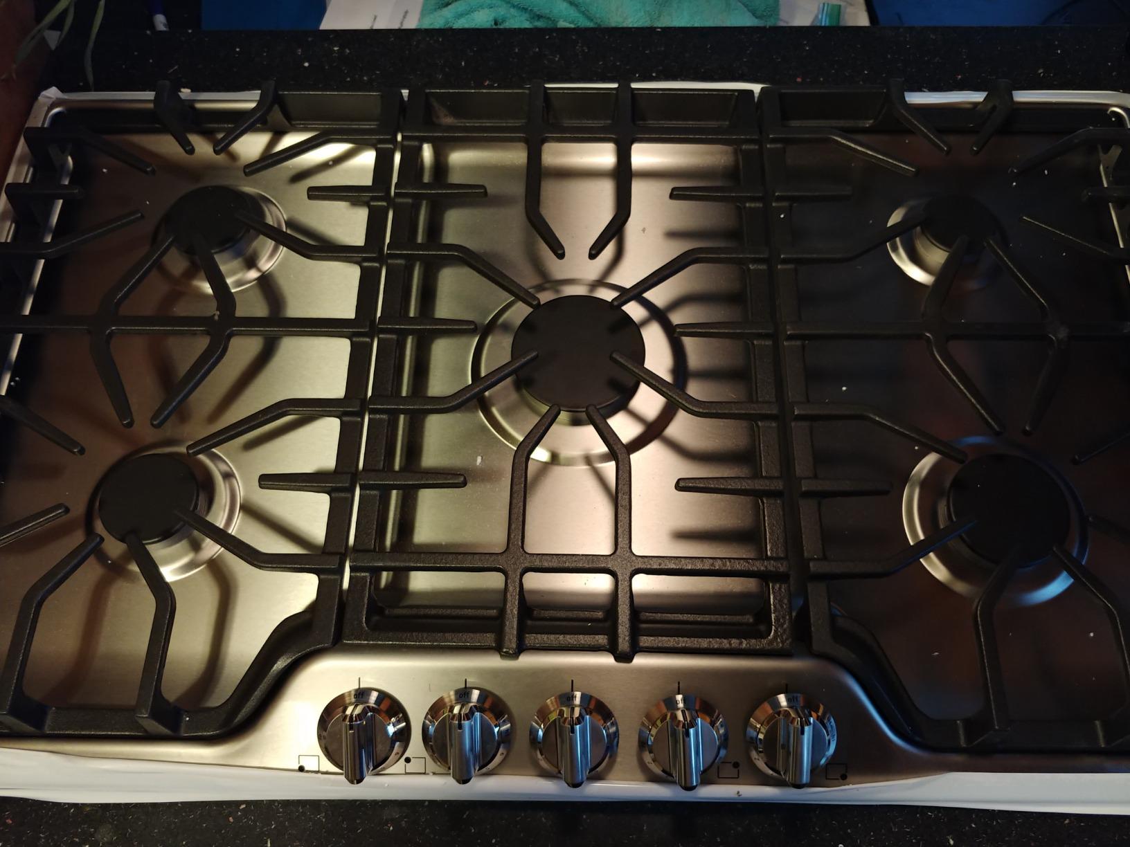 Frigidaire Gallery 36 Inch Stainless Steel Gas Cooktop, 5-Burner Range with Liquid Propane Cooktop Conversion Kit, FGGC3645QS customer photo 1