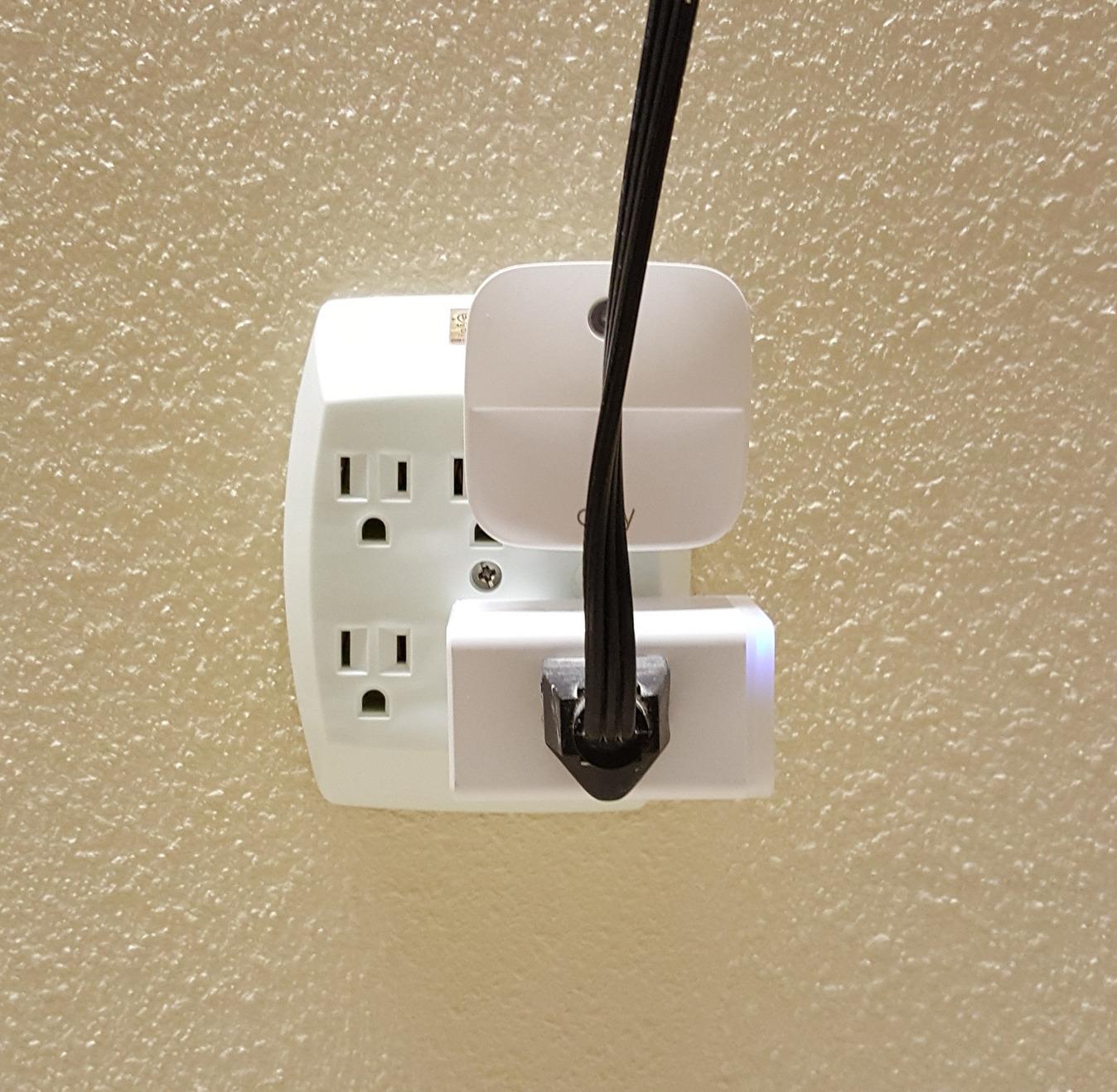 Kasa Smart Plug Classic 15A, Smart Home Wi-Fi Outlet Works with Alexa & Google Home, No Hub Required, UL Certified, 2.4G WiFi Only, 1-Pack(HS105), White customer photo 2