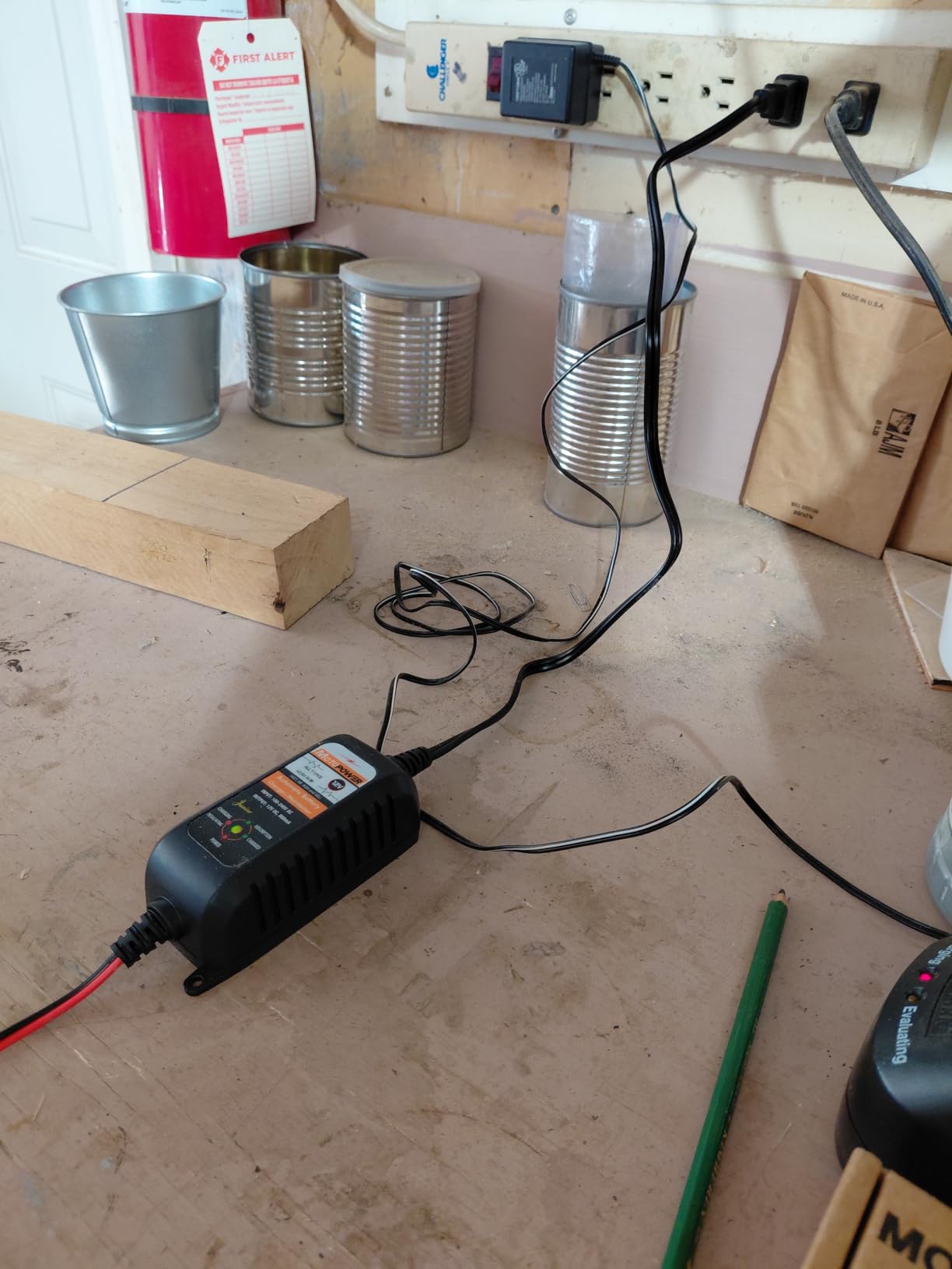 MOTOPOWER MP00205A 12V 800mA Automatic Battery Charger, Maintainer, Trickle and Desulfator customer photo 1