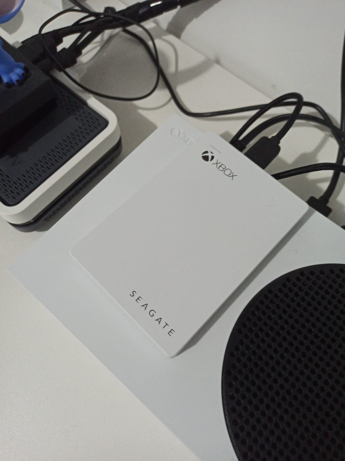 Seagate Game Drive for Xbox Game Pass Special Edition 2TB - White (STEA2000417), Portable customer photo 2