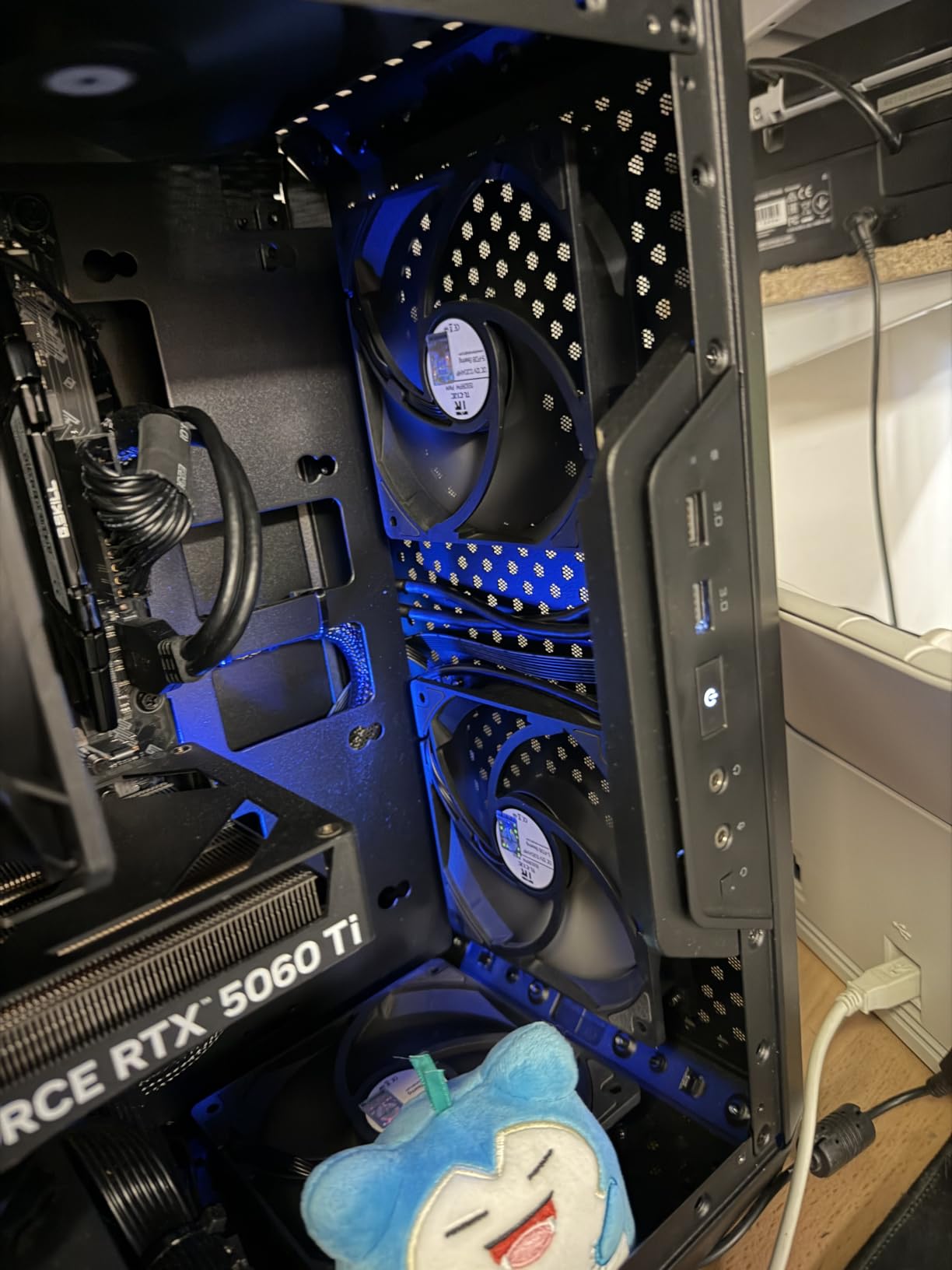 Cooler Master Q300L V1 Micro-ATX PC Case, High Airflow, Transparent Panel customer photo 2