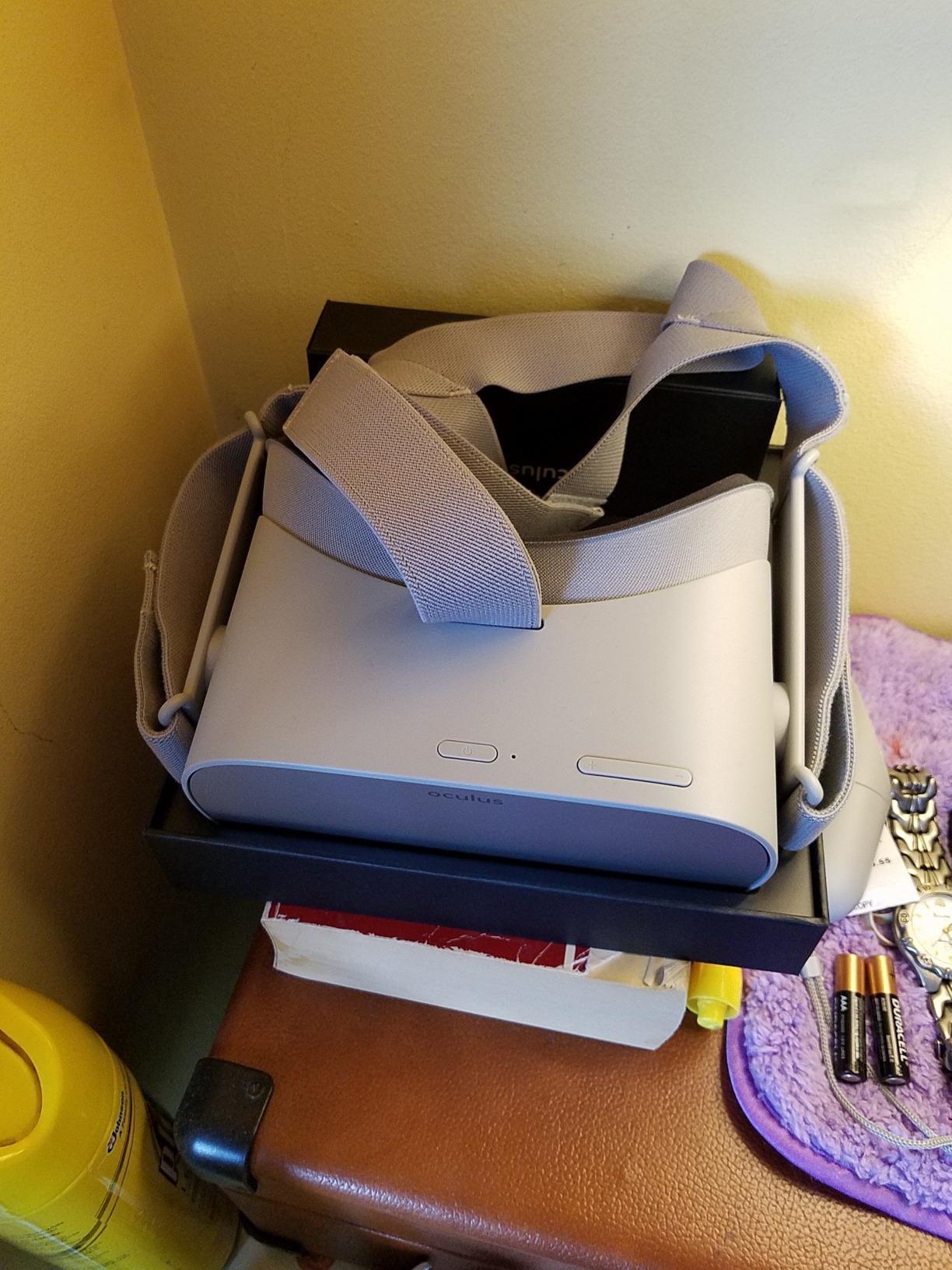 Oculus Go Standalone Virtual Reality Headset - 64GB customer photo 2