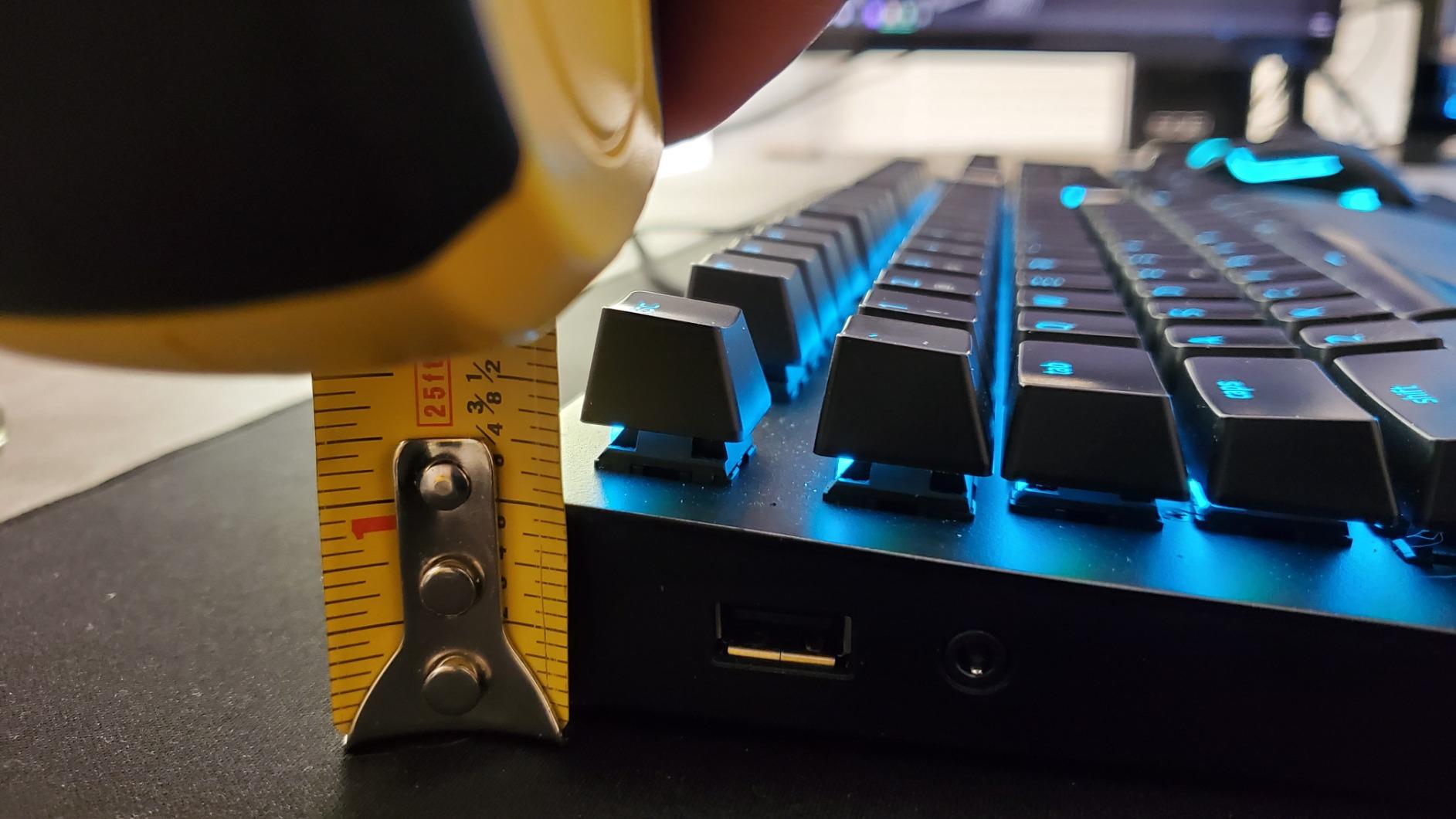 Razer BlackWidow Elite Mechanical Gaming Keyboard: Green Mechanical Switches - Tactile & Clicky - Chroma RGB Lighting - Magnetic Wrist Rest - Dedicated Media Keys & Dial - USB Passthrough customer photo 2