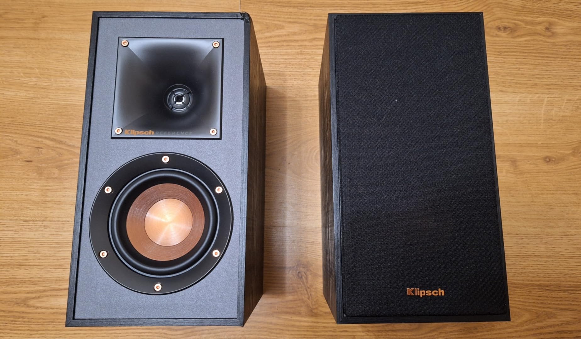 Klipsch R-41M Reference Bookshelf Speakers (Pair), Black customer photo 2