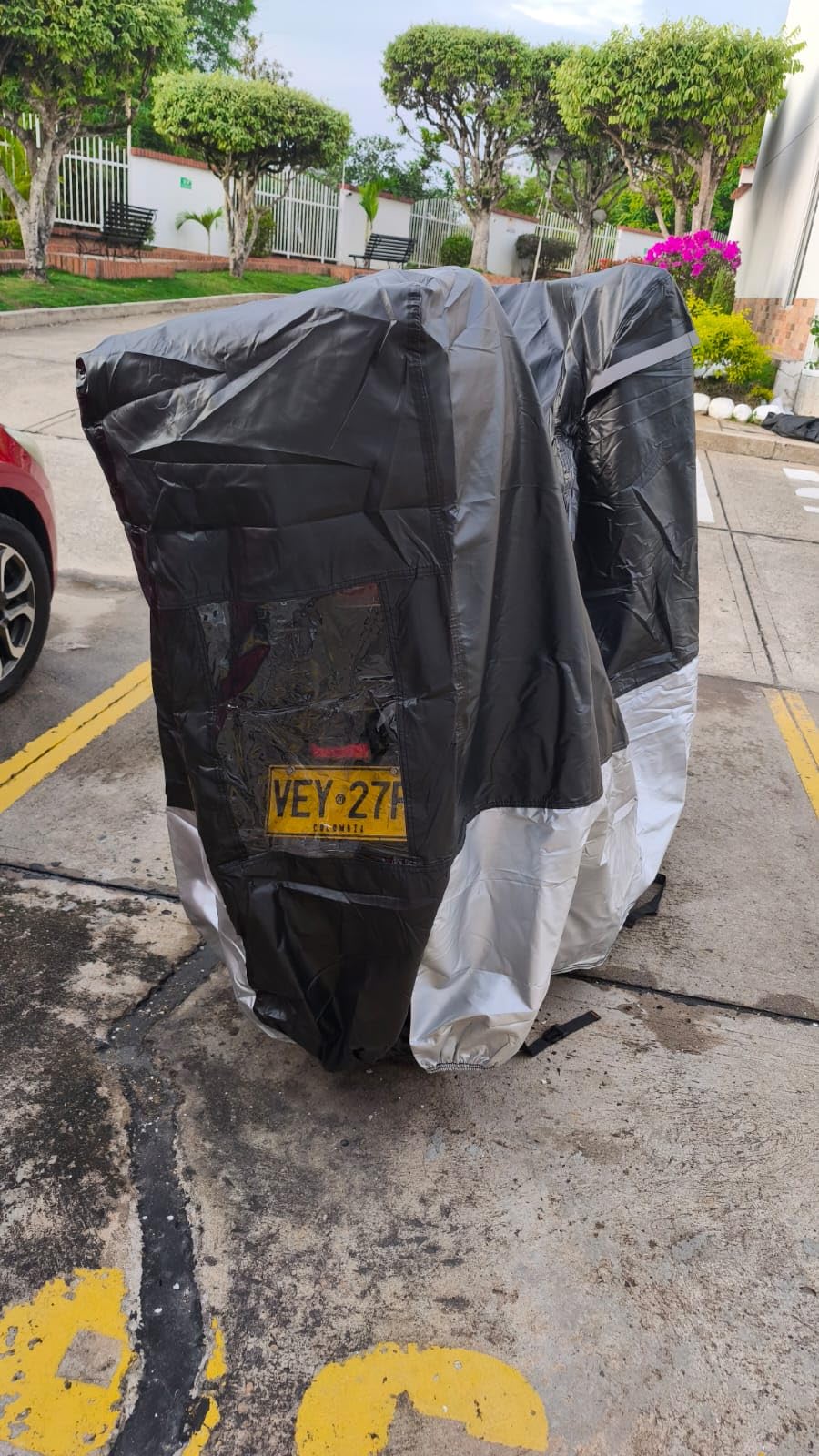 VELMIA Motorcycle Cover Extremely Heat Resistant up to 550 F I High Standard Motorcycle Cover Waterproof Outdoor for All Seasons, Motorcycle Storage, Scooter Cover, Moped Cover, Harley Cover customer photo 2