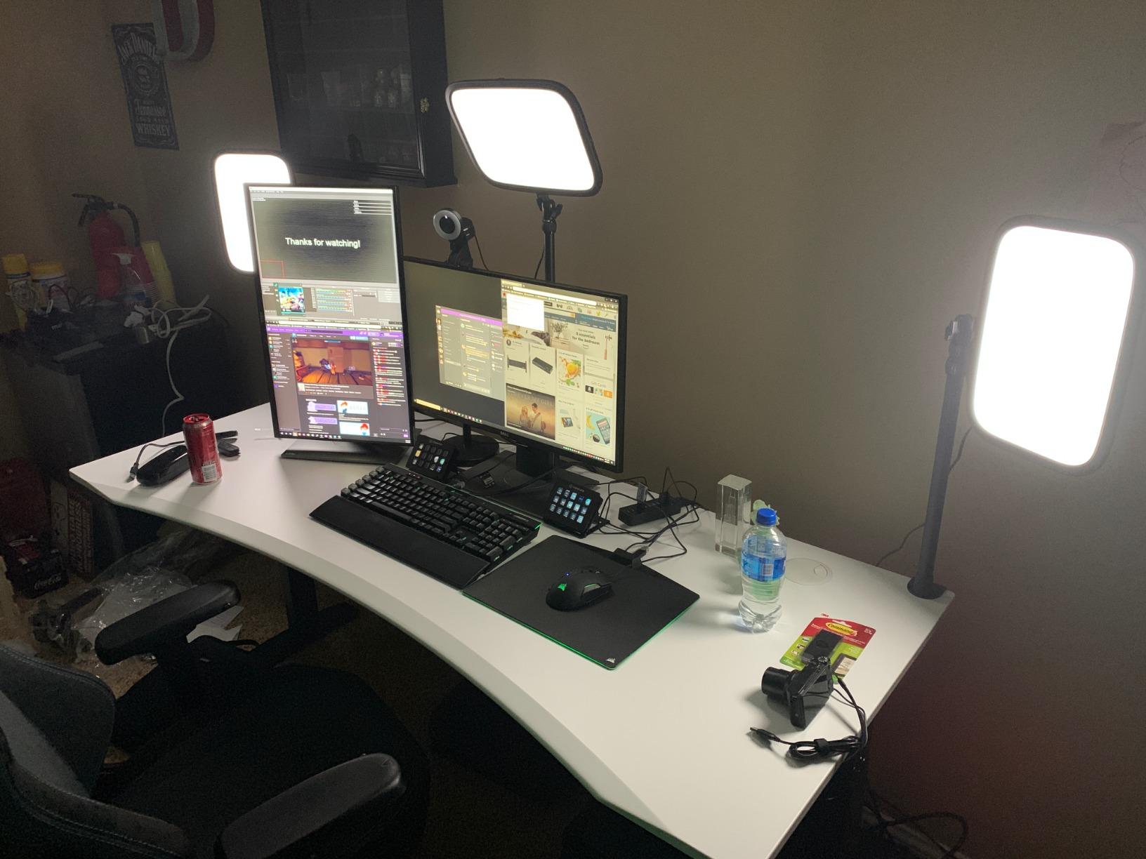 Elgato Key Light, Professional 2800 Lumens Studio Light customer photo 1