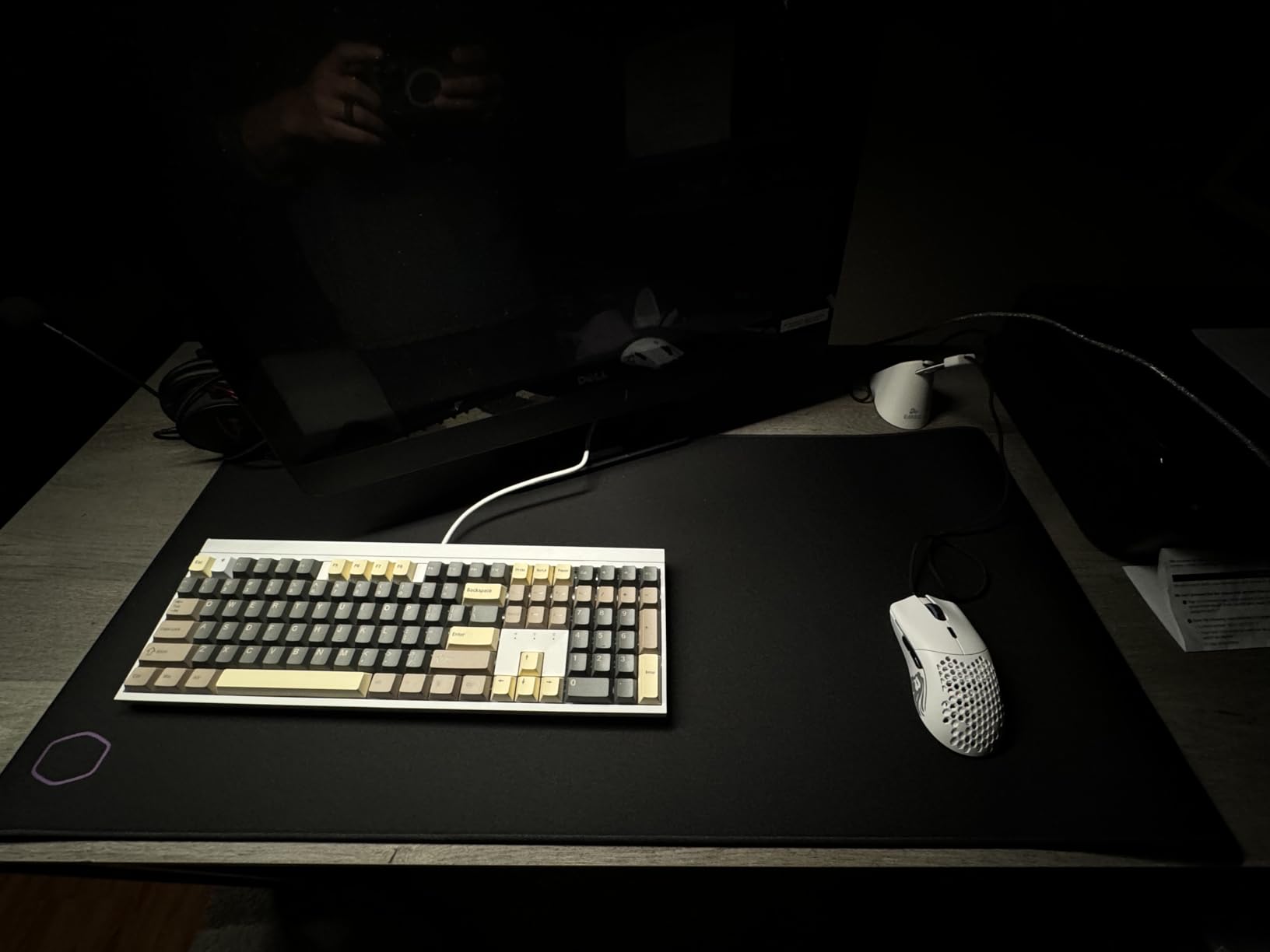Glorious Model O Wired Gaming Mouse 67g Superlight Honeycomb Design, RGB, Pixart 3360 Sensor, Omron Switches, Ambidextrous - Matte White customer photo 1