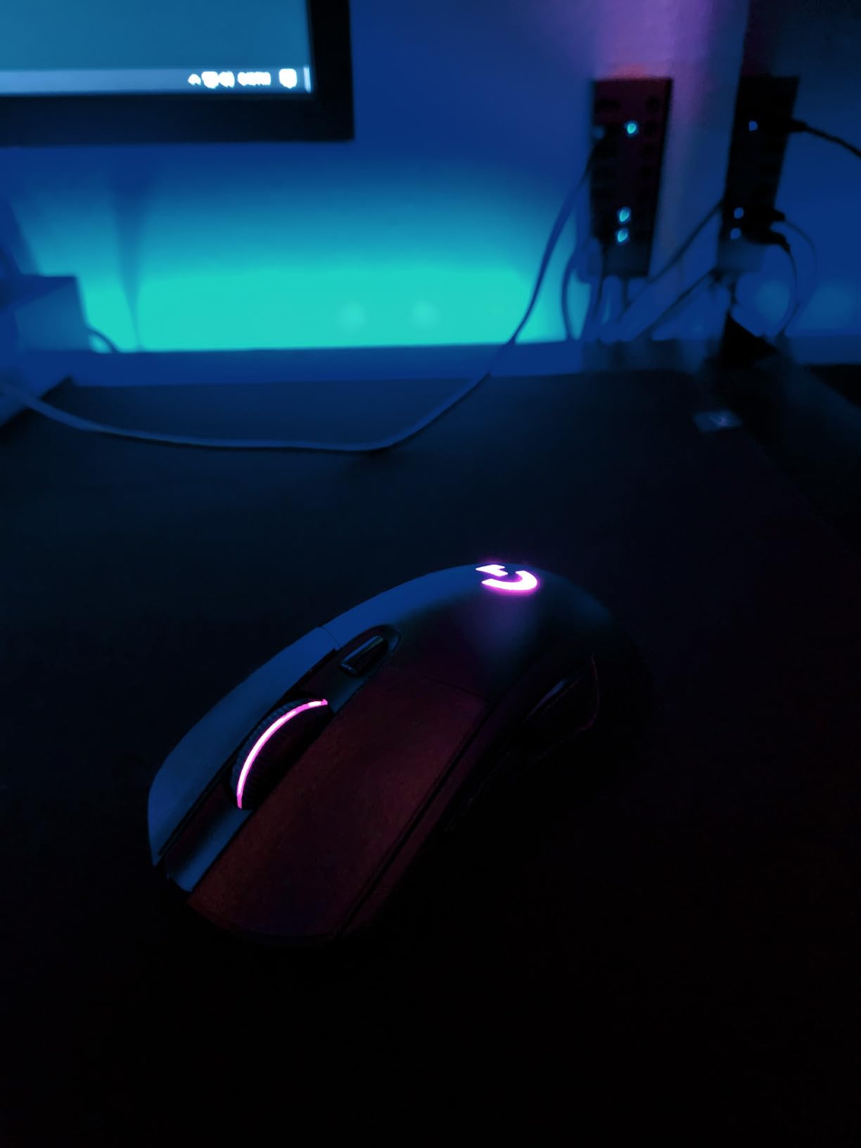 Logitech G703 Lightspeed Wireless Gaming Mouse - Black customer photo 1