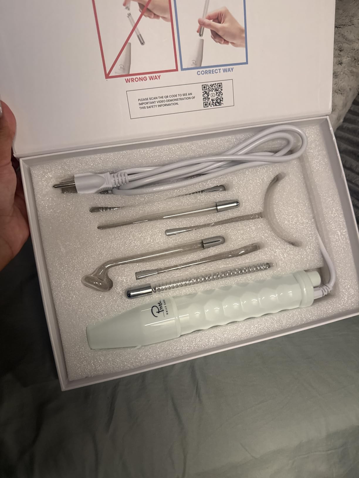 NuDerma Professional Skin Therapy Wand - Portable Skin Therapy Machine with 6 Neon & Argon Wands – Boost Your Skin – Clear Firm & Tighten customer photo 2