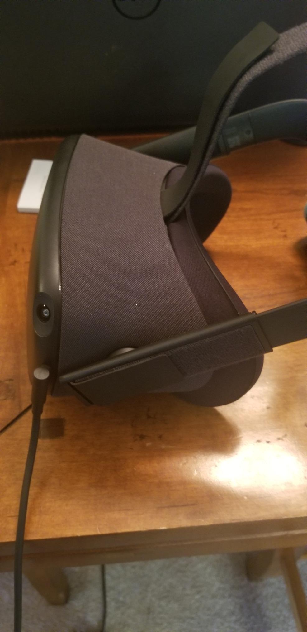 Oculus Quest All-in-one VR Gaming Headset – 128GB customer photo 1