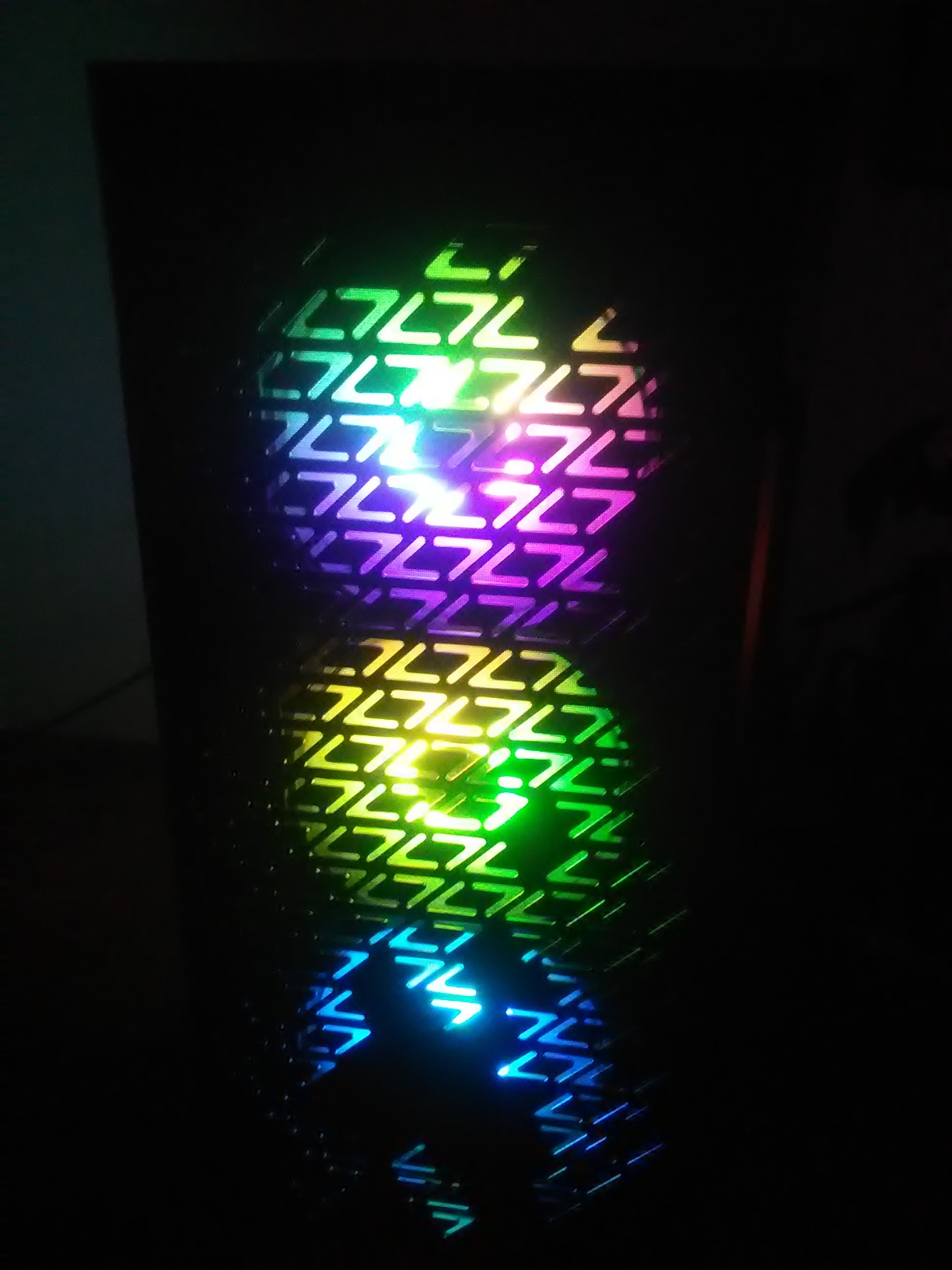 Corsair iCUE 220T RGB Airflow Tempered Glass Mid-Tower Smart ATX Case - High Airflow - Three Included SP120 RGB PRO Fans - Black customer photo 1