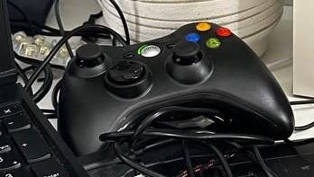 VOYEE PC Controller, Wired Compatible with Xbox 360 & Slim/Windows 10/8/7 customer photo 2