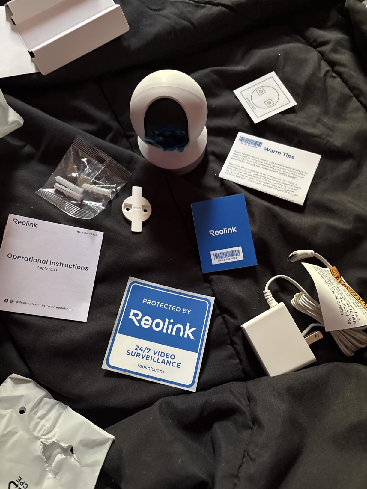 REOLINK 4MP 2K Indoor Camera E1, Plug-in WiFi 6 Security Camera customer photo 1