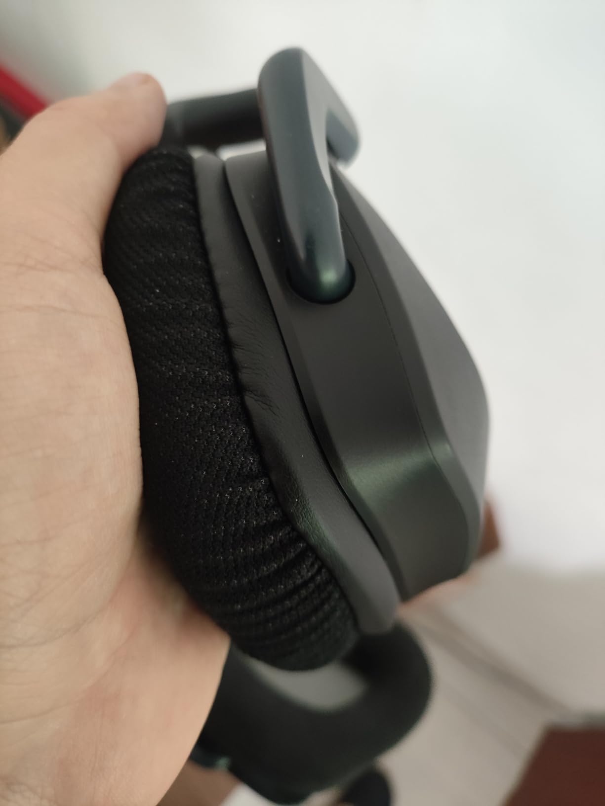 Corsair Void RGB Elite Wireless PC PS5 PS4 Mac Gaming Headset – White customer photo 1