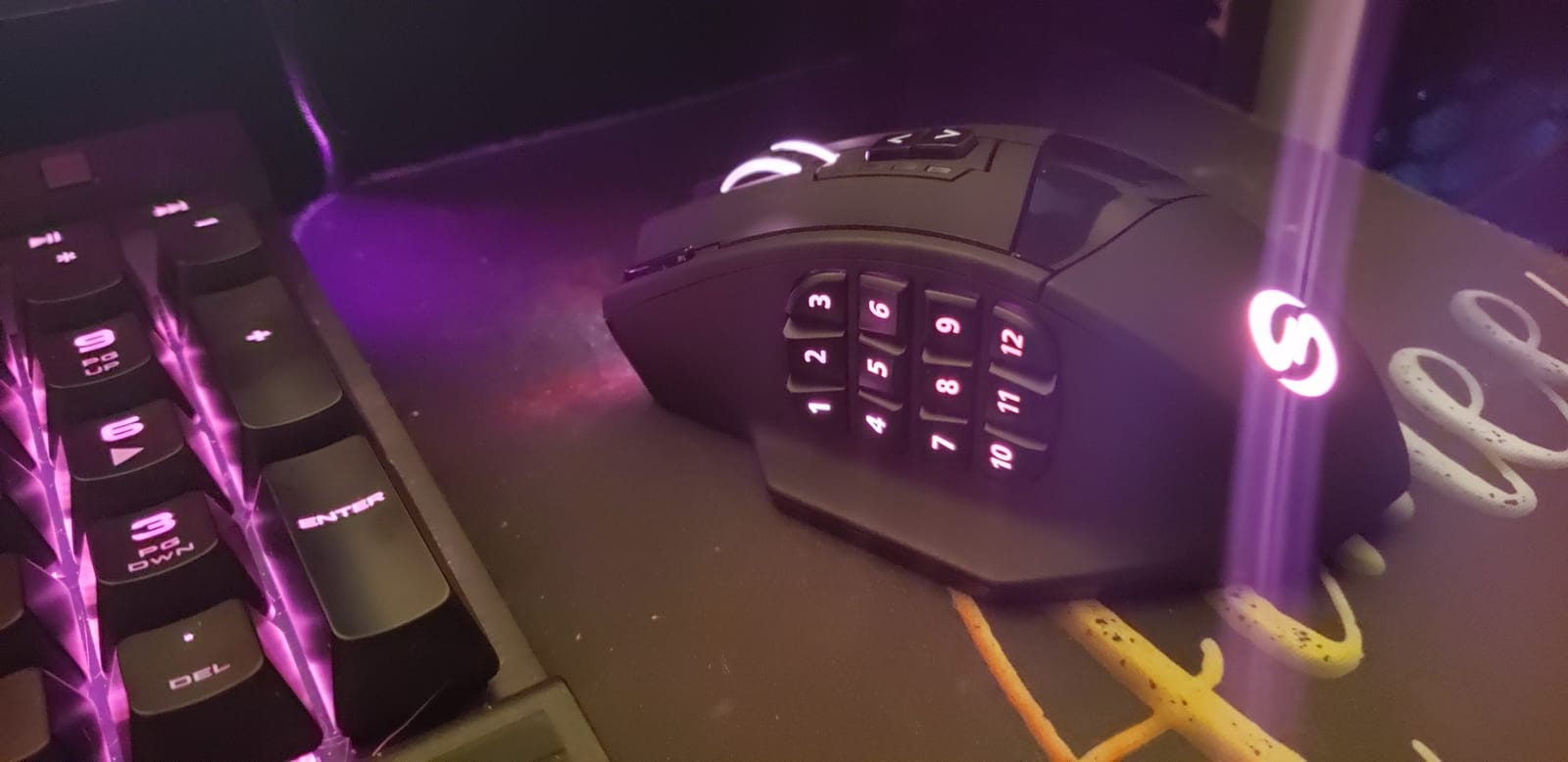 UtechSmart Venus Pro Wireless MMO Gaming Mouse - 16000 DPI RGB customer photo 1