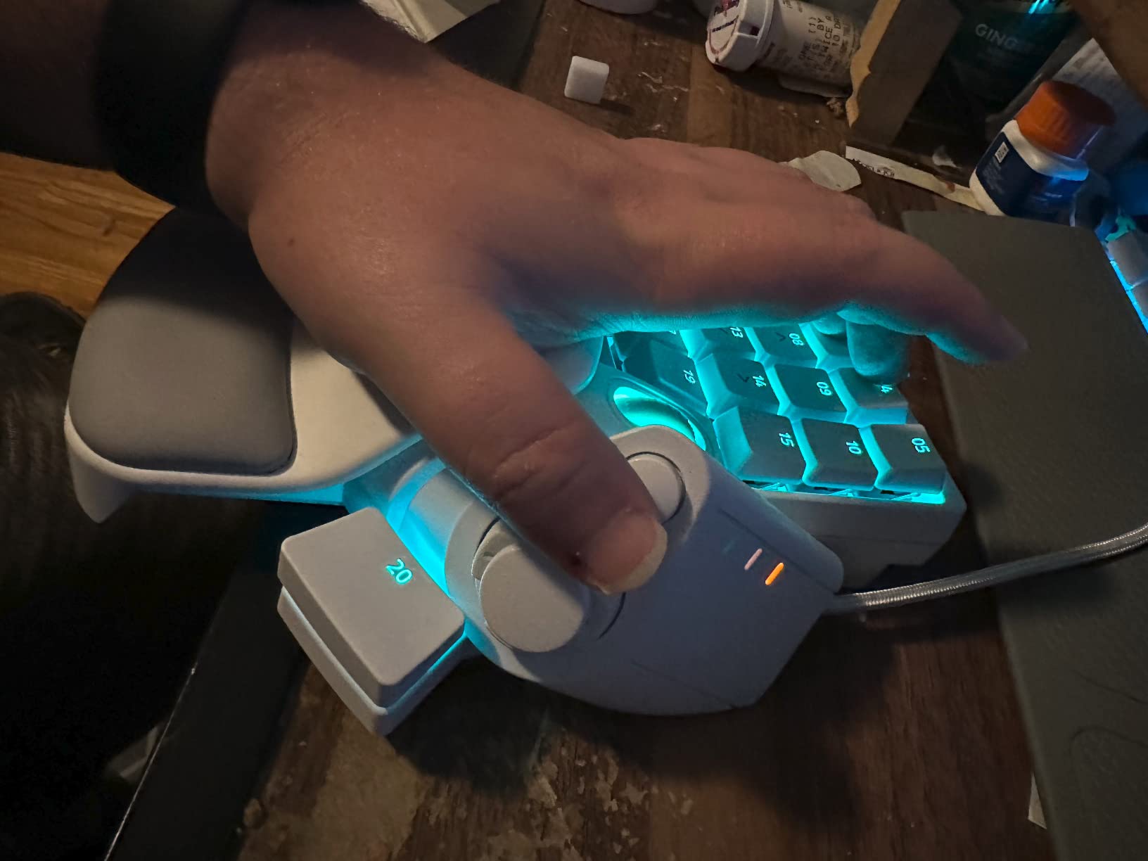 Razer Tartarus Pro Gaming Keypad: Analog-Optical Key Switches - Rapid Trigger - Adjustable Actuation - 32 Programmable Keys - Customizable Macros - Chroma RGB Lighting - Classic Black customer photo 1
