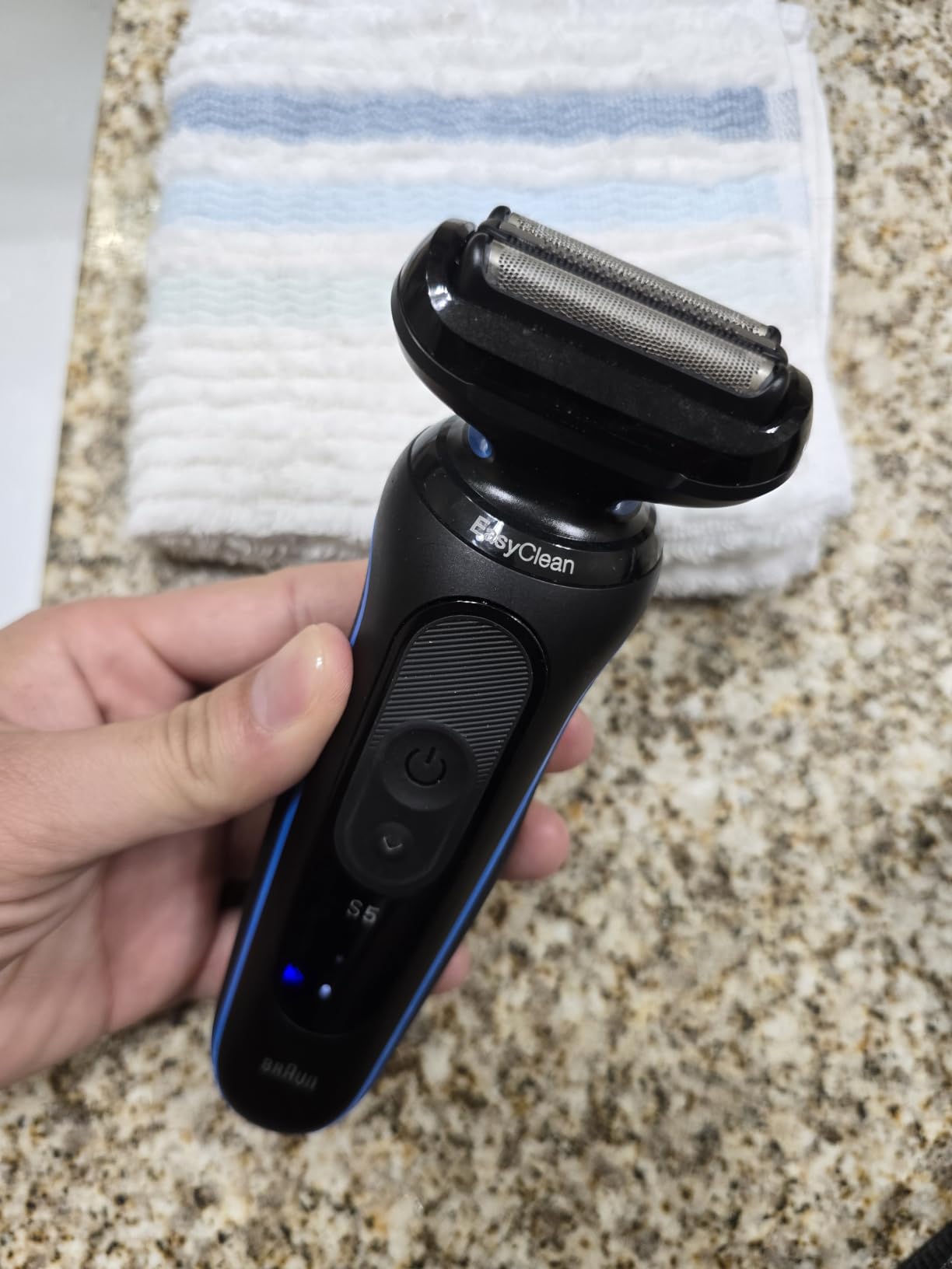 Braun Electric Razor for Men, Waterproof Foil Shaver, Series 5 5050cs, Wet & Dry Shave, with Beard Trimmer and Body Groomer, Rechargeable, Charging Stand Included, Blue customer photo 1