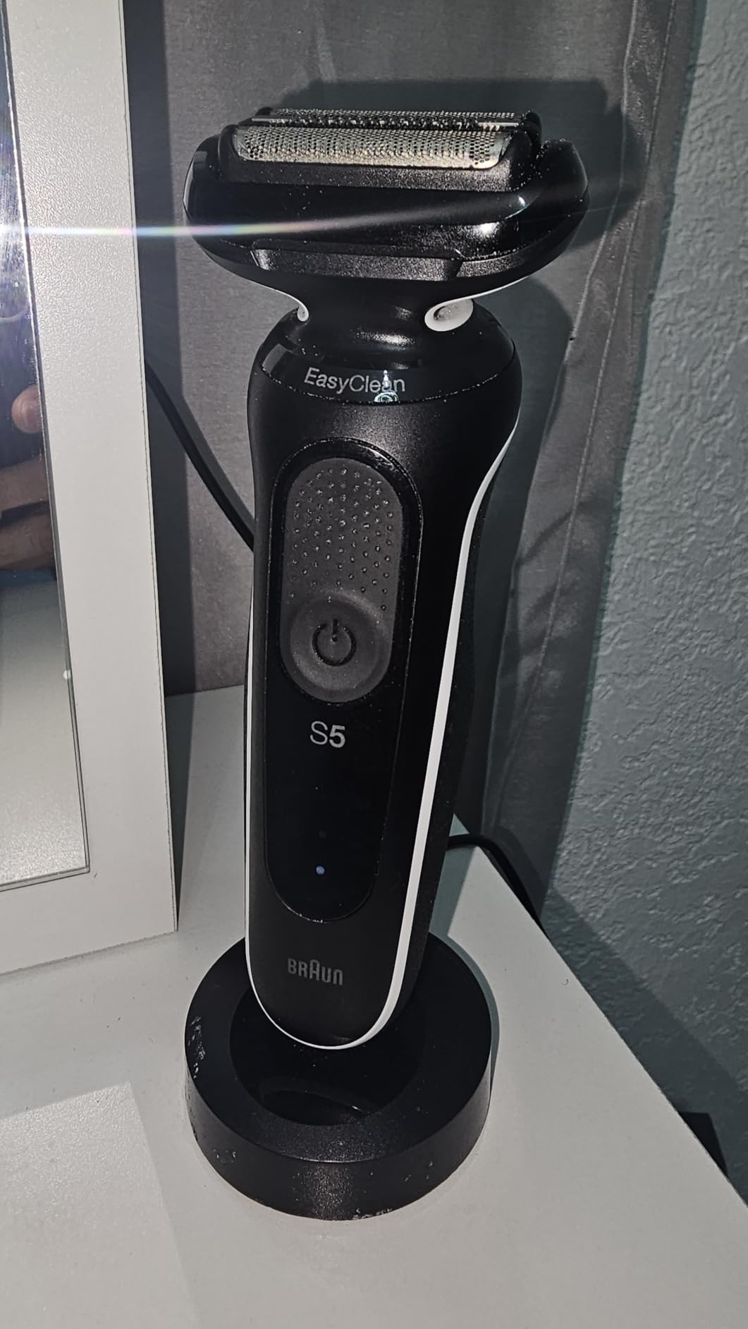 Braun Electric Razor for Men, Waterproof Foil Shaver, Series 5 5050cs, Wet & Dry Shave, with Beard Trimmer and Body Groomer, Rechargeable, Charging Stand Included, Blue customer photo 2
