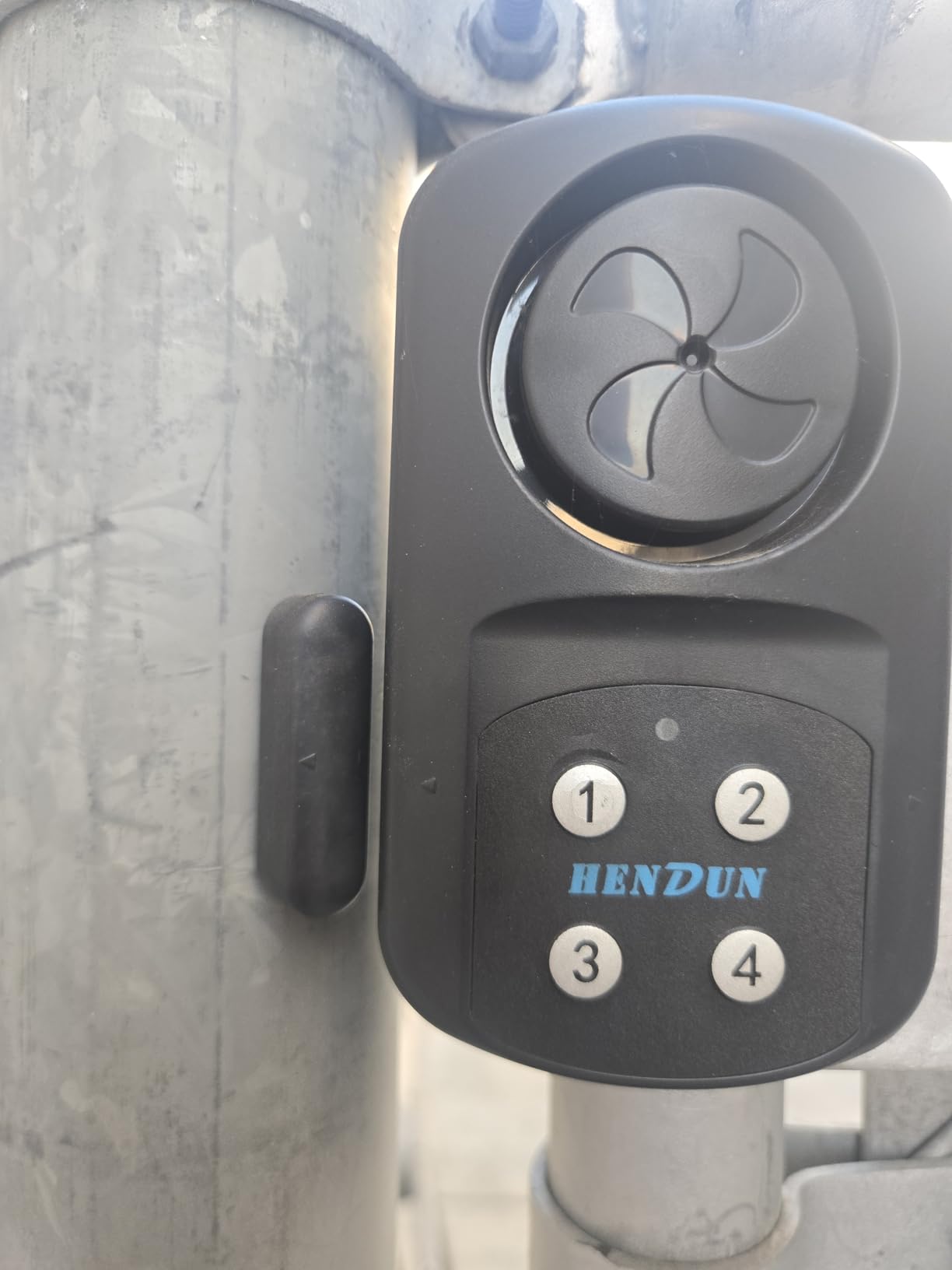 Hendun Pool Gate Alarm Outdoor with Remote, 140Db Waterproof Ip67, 2 Pack customer photo 1