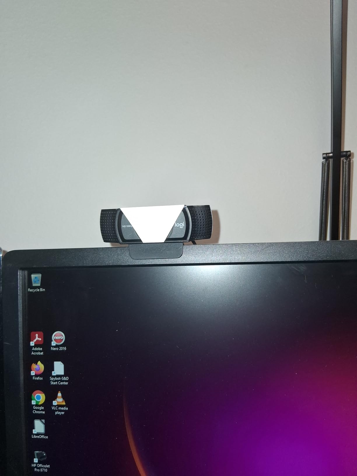 Logitech C920x HD Pro PC Webcam Full 1080p/30fps Video - Black customer photo 1
