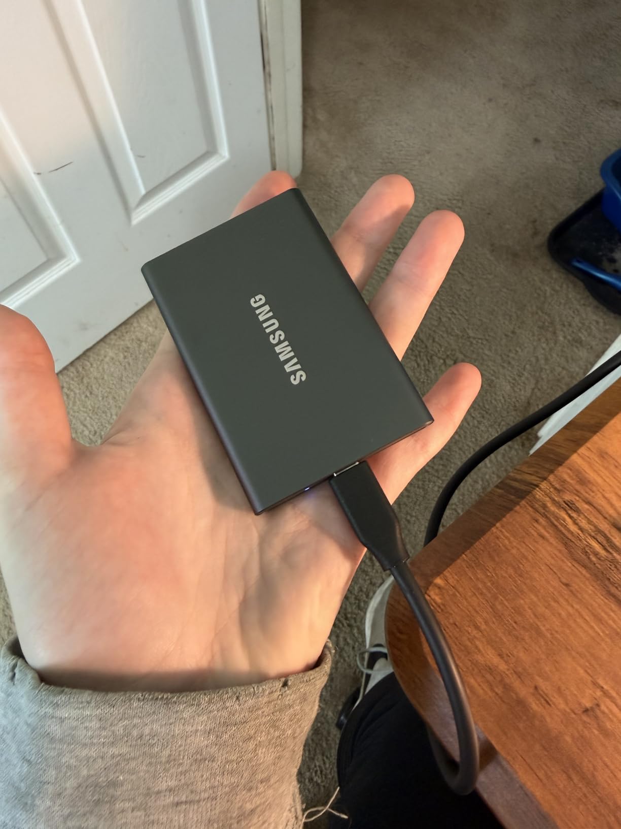Samsung T7 Portable SSD 1TB Titan Gray, USB 3.2 Gen 2, Up to 1,050MB/s customer photo 1
