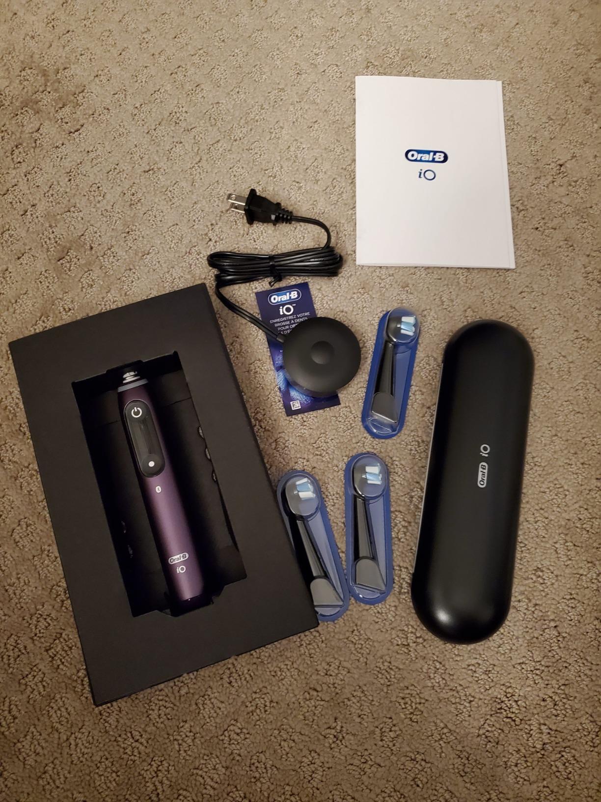 Oral-B iO Series 8 Electric Toothbrush with 2 Replacement Brush Heads and Travel Case, Rechargeable Toothbrush, Black Onyx customer photo 2