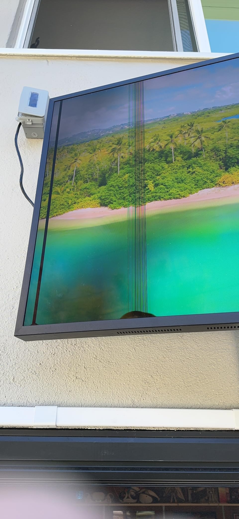 SAMSUNG 55-inch Class QLED 4K The Terrace Partial Sun Outdoor, Direct Full Array 16x, Quantum HDR 32x, Weatherproof, Wide Viewing Angle Smart TV w/ Alexa Built-in (QN55LST7TAFXZA, Latest Model) customer photo 1