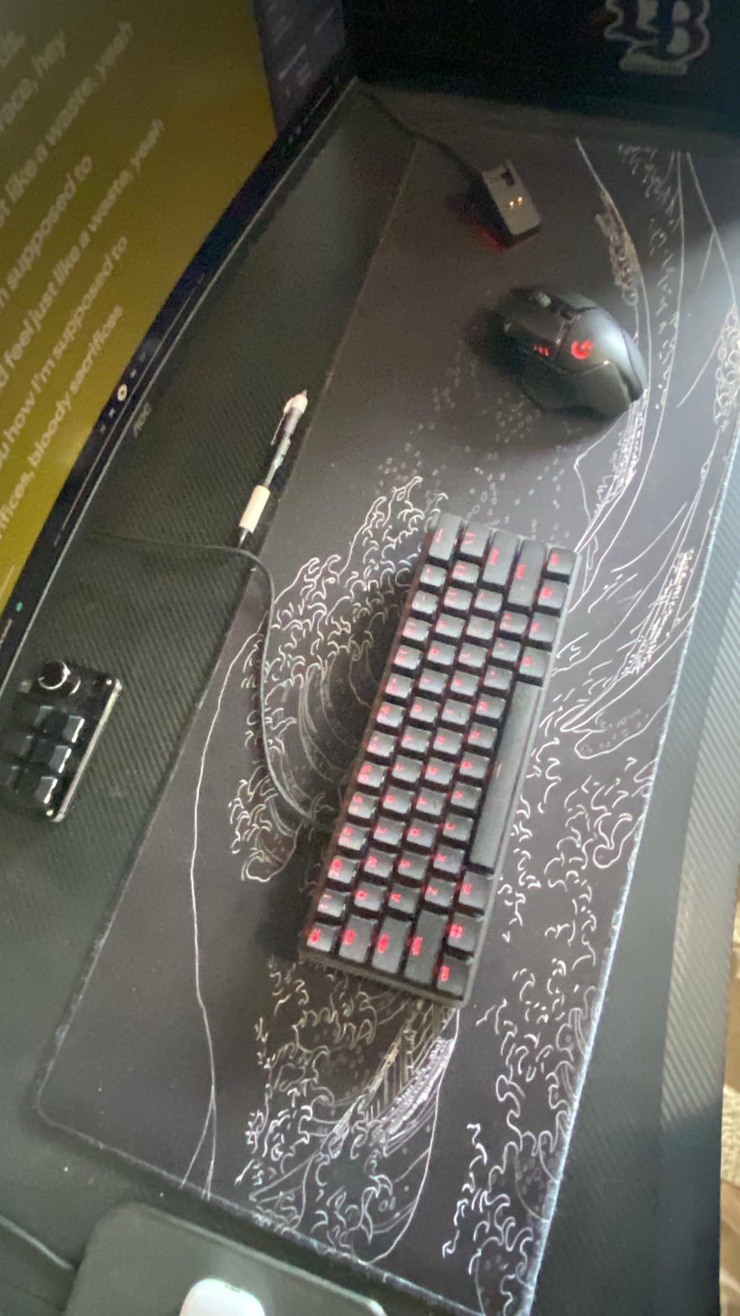 Razer Huntsman Mini 60% Gaming Keyboard: Clicky Optical Switches - Aluminum Top Frame - Chroma RGB Lighting - PBT Keycaps - Onboard Memory - Snap Tap - Black customer photo 2