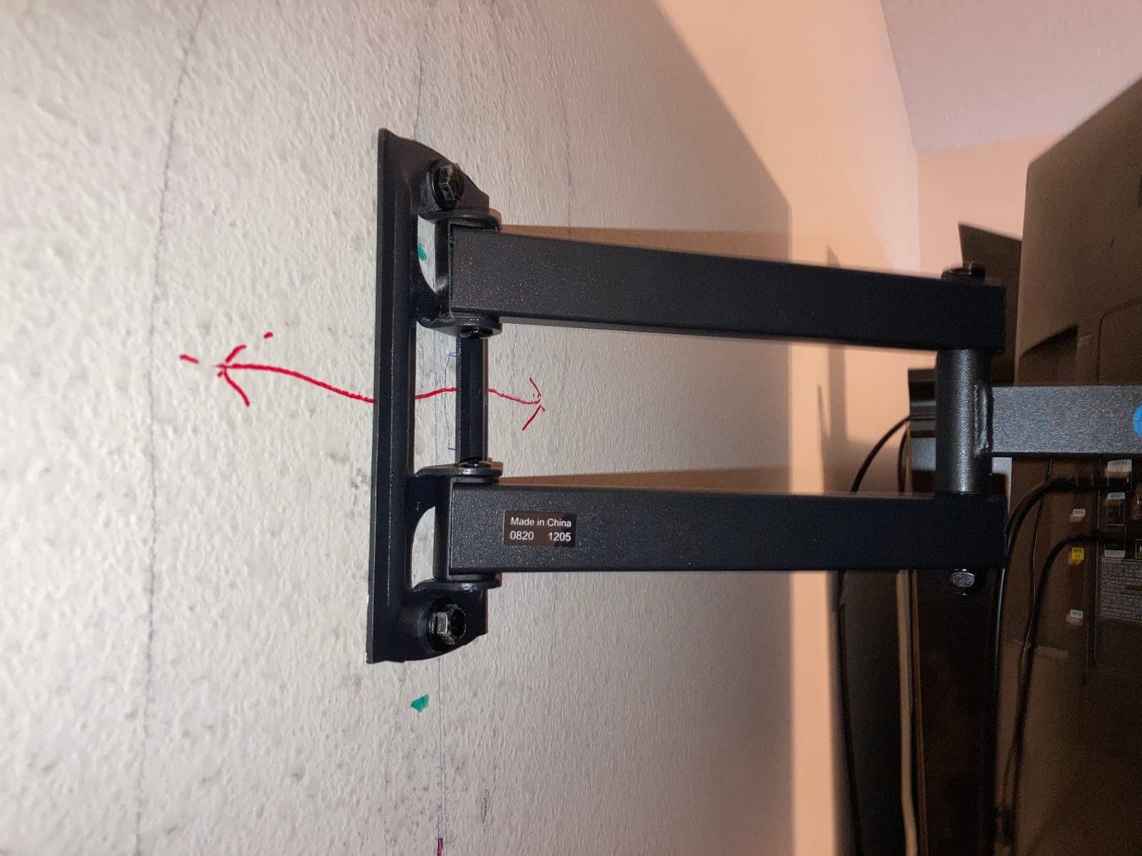 Pipishell Full Motion TV Wall Mount for 26–65 inch TVs up to 80 lbs customer photo 1