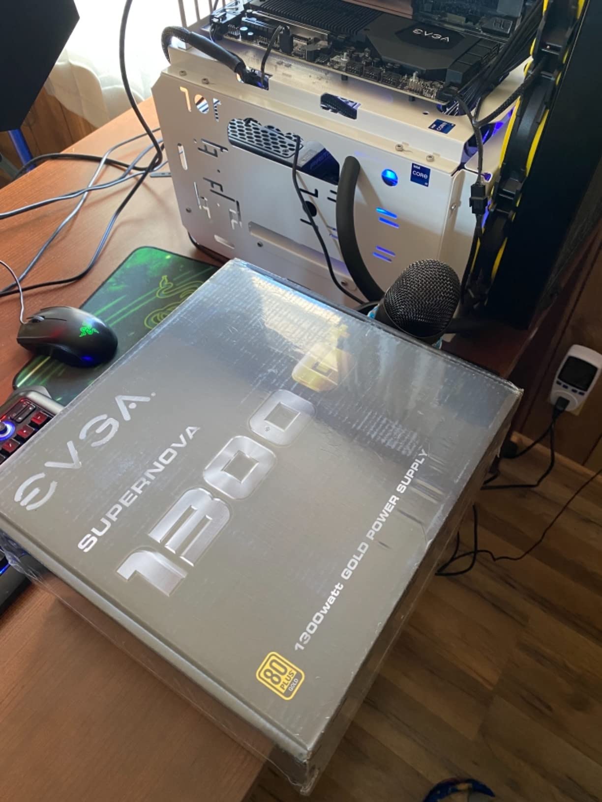 EVGA Supernova 1300 G+, 80+ Gold 1300W, Fully Modular, 10 Year Warranty, Includes Free Power On Self Tester, Power Supply 220-GP-1300-X1 customer photo 2