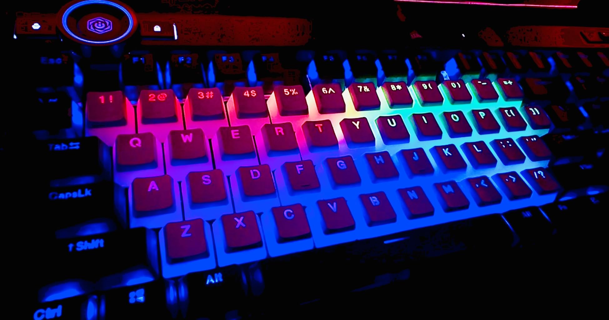 Corsair K100 RGB Optical-Mechanical Wired Gaming Keyboard - QWERTY US Layout, OPX Switches - PBT Double-Shot Keycaps - Elgato Stream Deck and iCUE Compatible - Black customer photo 2