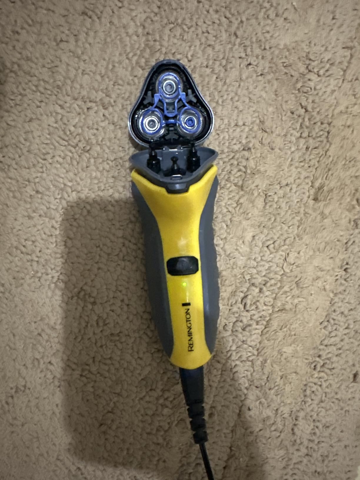 Remington Indestructible Rotary Shaver 5100, Electric Razor, Yellow customer photo 1