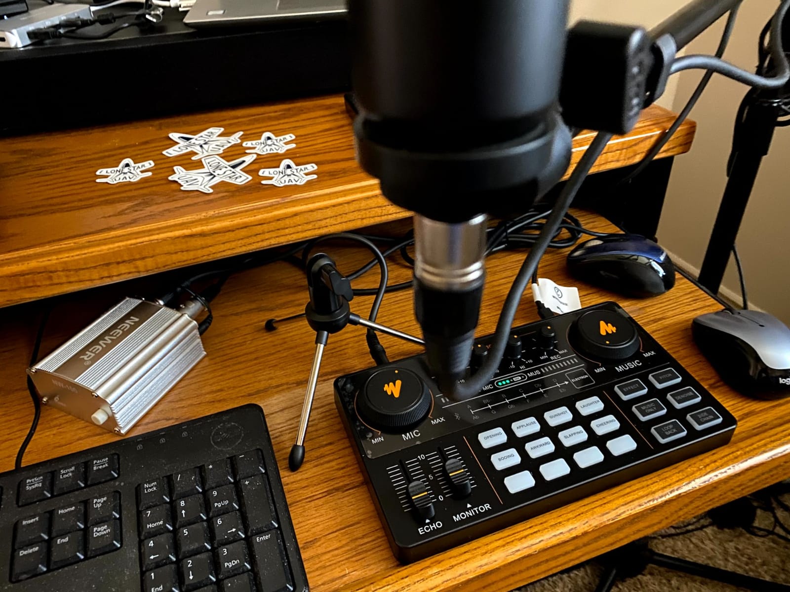 MAONO Podcast Equipment Bundle with Audio Mixer & 3.5mm Mic for Streaming customer photo 1