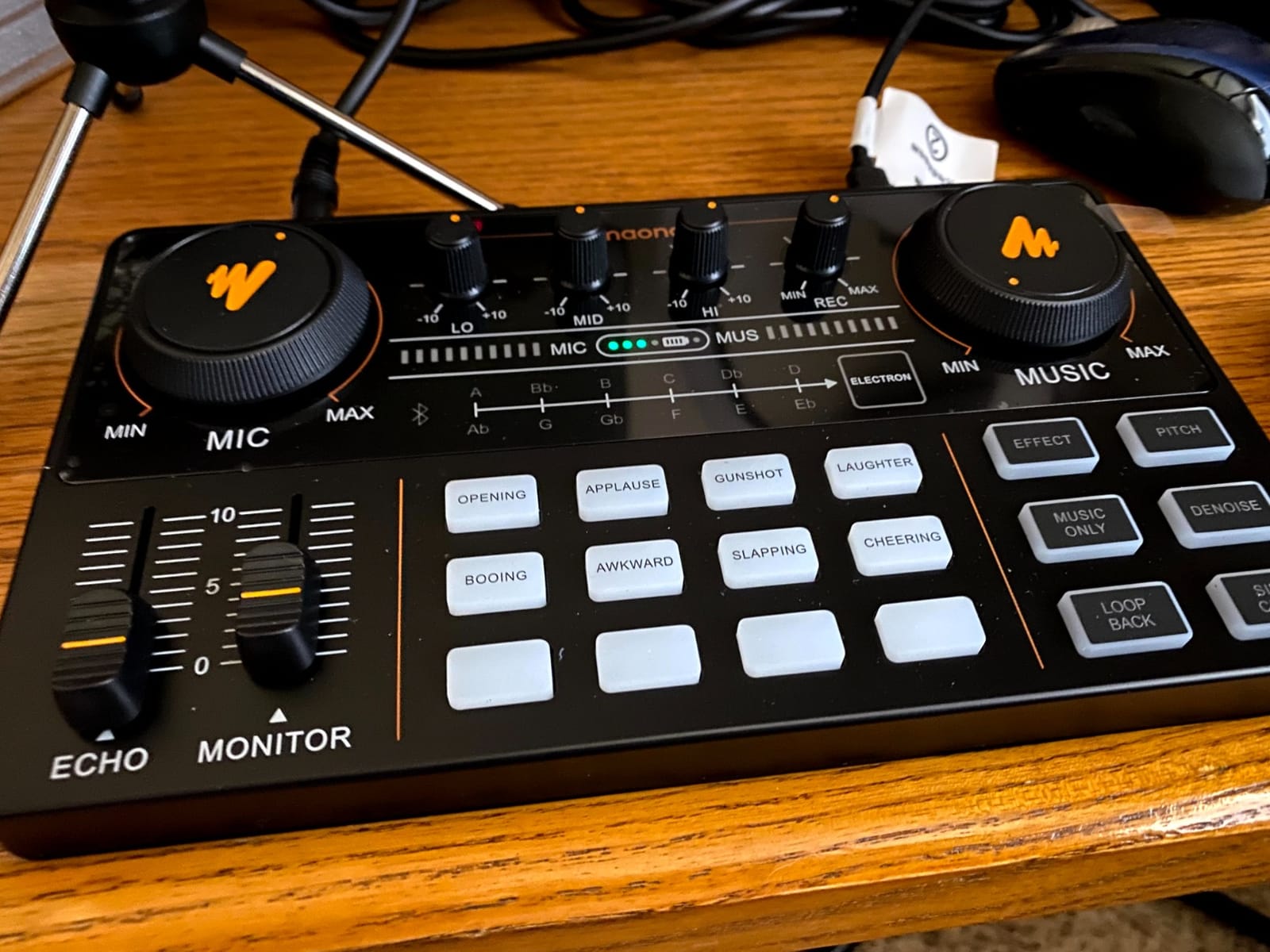 MAONO Podcast Equipment Bundle with Audio Mixer & 3.5mm Mic for Streaming customer photo 2