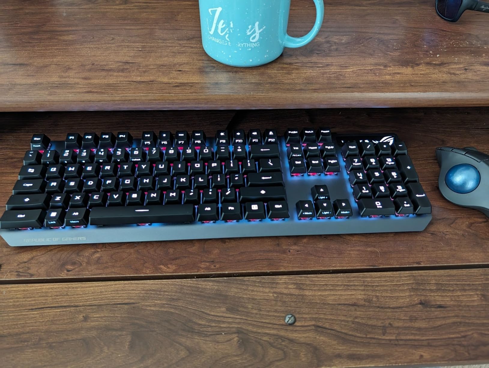 ASUS ROG Strix Scope RX Gaming Mechanical Keyboard, Red Optical Switches, USB 2.0 Passthrough, 2X Wider Ctrl Key, Aura Sync, Armoury Crate RGB Lighting, Black customer photo 1