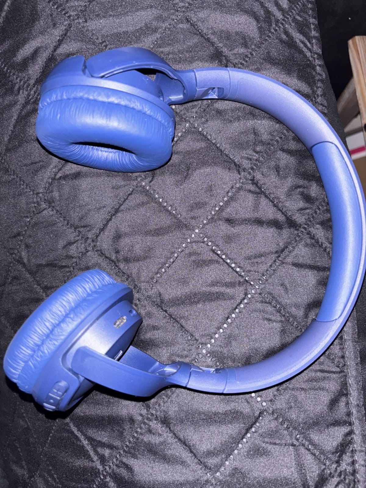 JBL Tune 510BT - Bluetooth headphones with up to 40 hours battery, microphone for call, foldable and comfortable, Android and iOs compatible (Black) customer photo 1