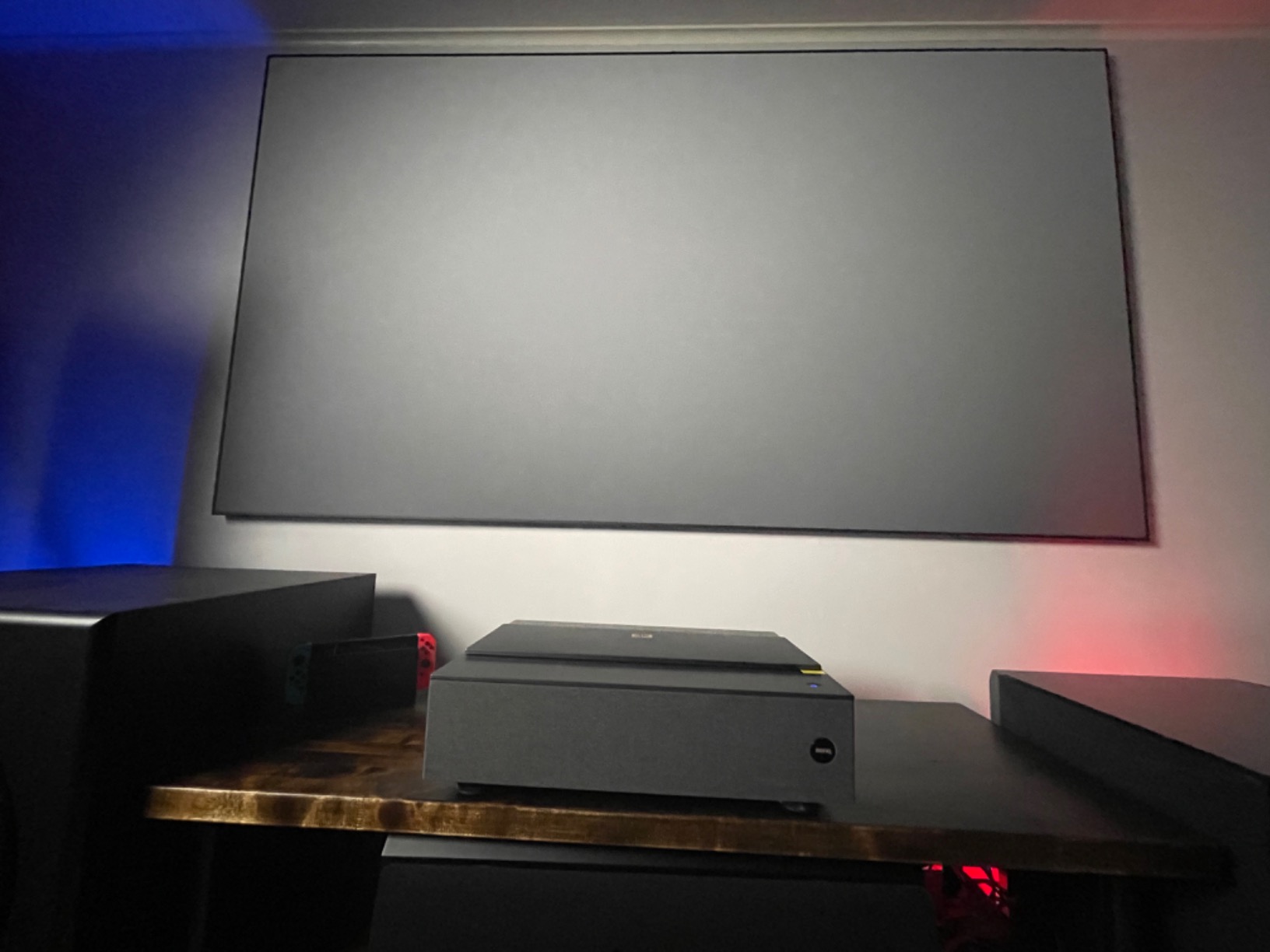 BenQ V7050i 4K Laser Smart TV Projector l Ultra Short Throw l 2500 ANSI Lumens Bright and Beautiful l HDR-PRO l HDR10 & HLG l Android TV l Wireless Casting l HDMIx2 & SPDIF I ARC I 3 Year Warranty customer photo 2