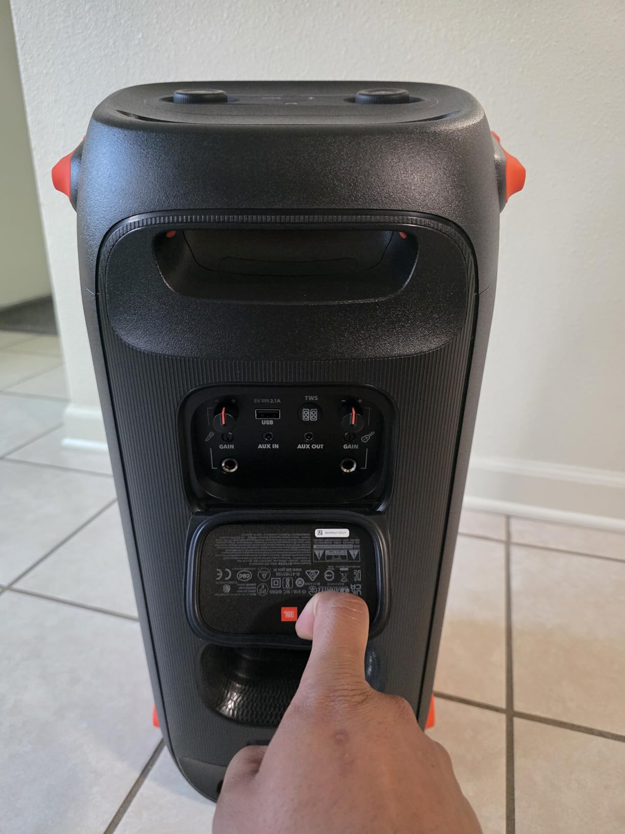 JBL PartyBox 110 - Portable Party Speaker with Built-in Lights, Powerful Sound and deep bass, Black customer photo 2