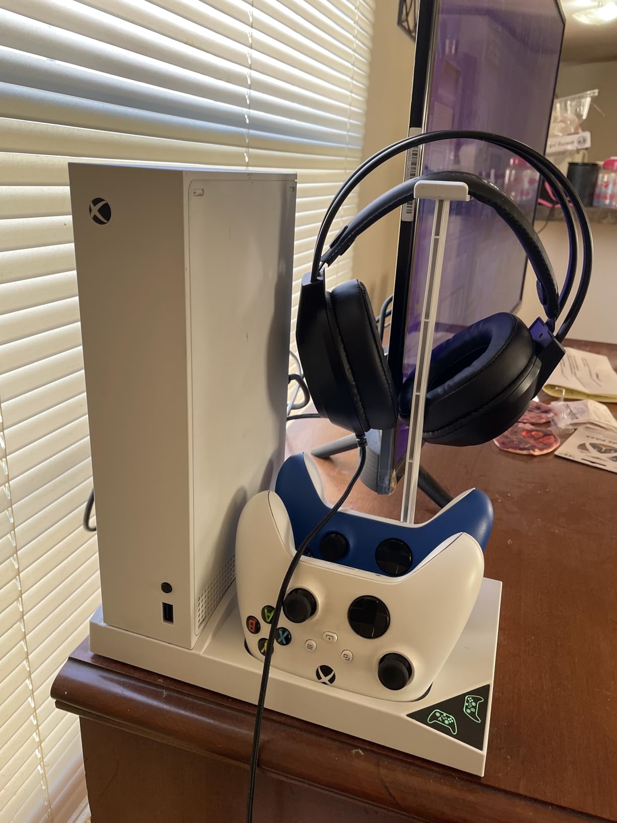 MENEEA Charger Stand Cooling Fan for Xbox Series S Console&Controller,White customer photo 2