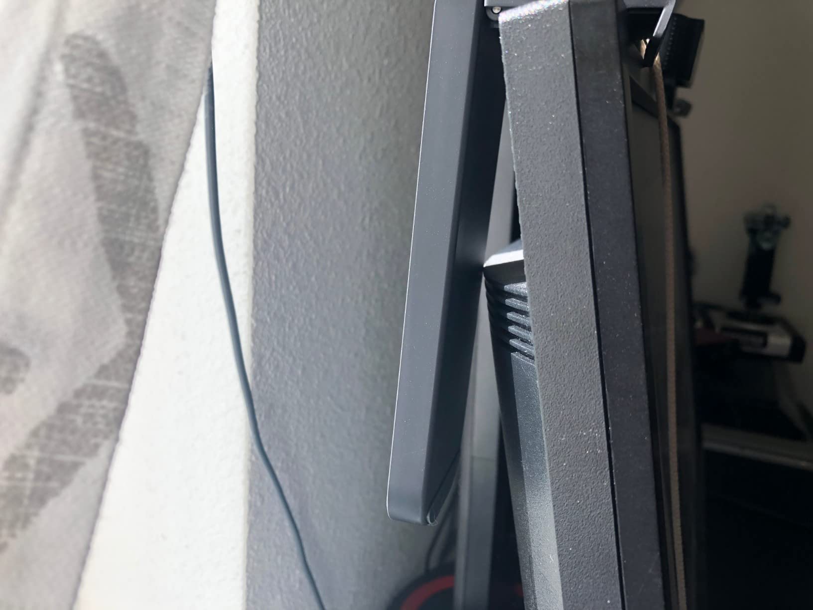 Logitech for Creators Litra Glow Premium LED Streaming Light - Graphite customer photo 1