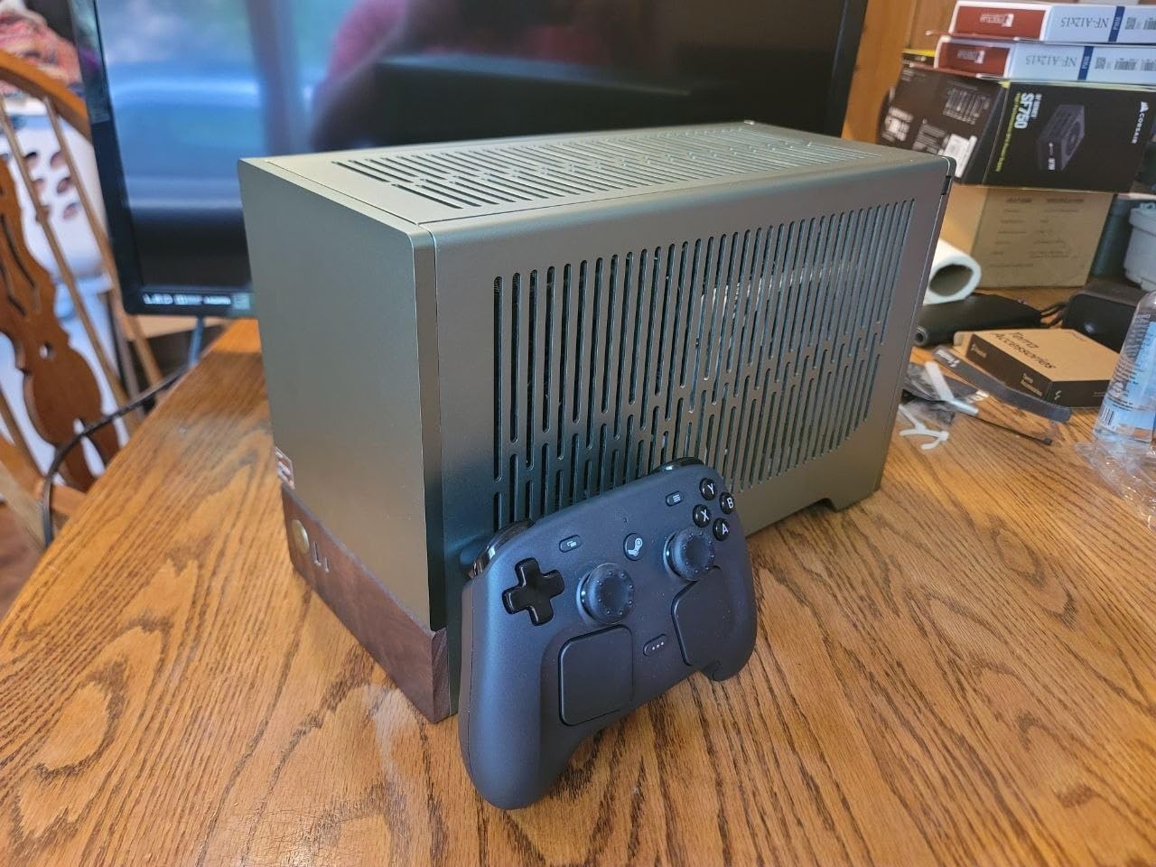 Fractal Design Terra Jade - Wood Walnut Front Panel - Small Form Factor - Mini ITX Gaming case – PCIe 4.0 Riser Cable – USB Type-C - Anodized Aluminum Panels customer photo 1