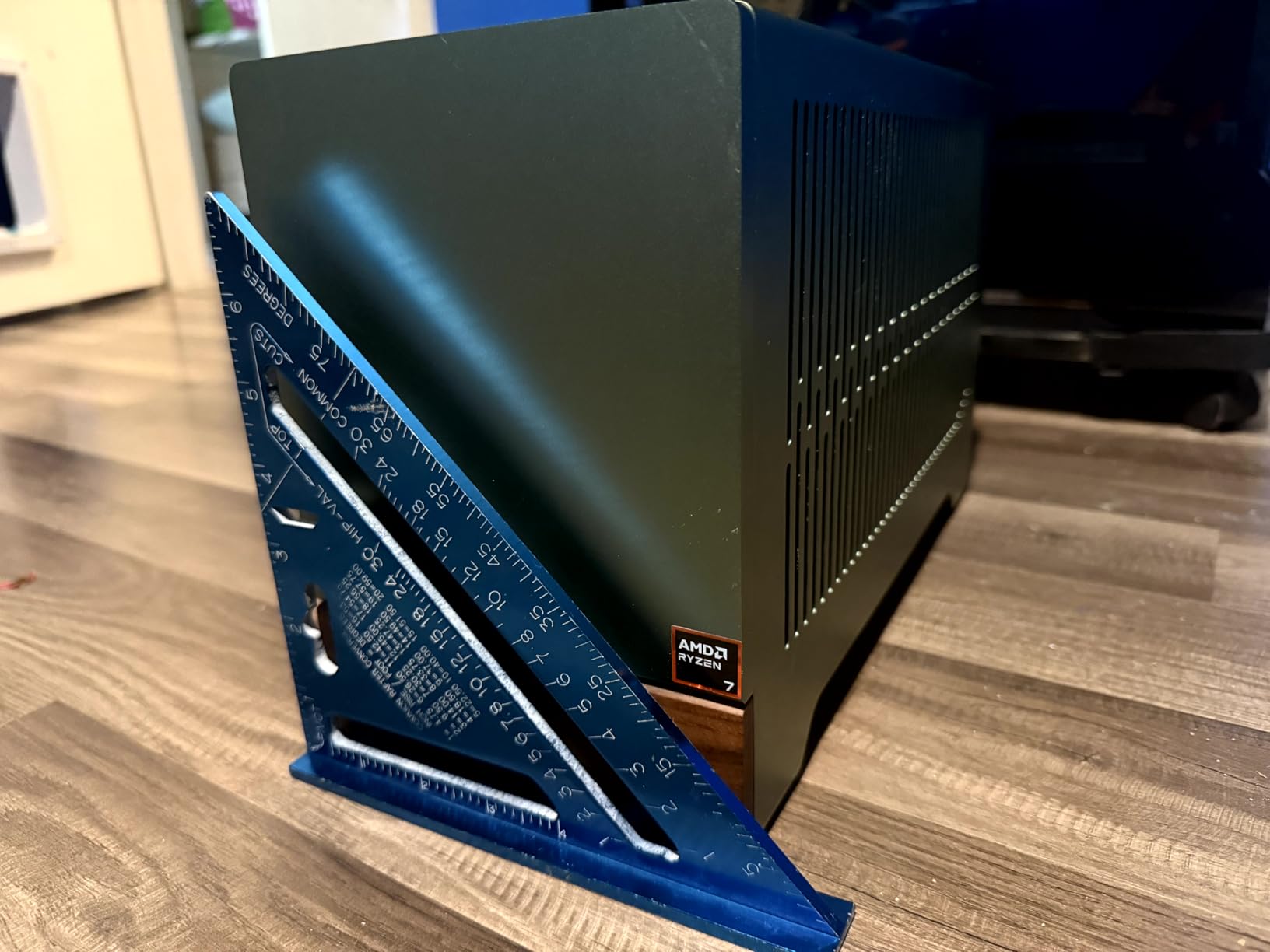 Fractal Design Terra Jade - Wood Walnut Front Panel - Small Form Factor - Mini ITX Gaming case – PCIe 4.0 Riser Cable – USB Type-C - Anodized Aluminum Panels customer photo 2