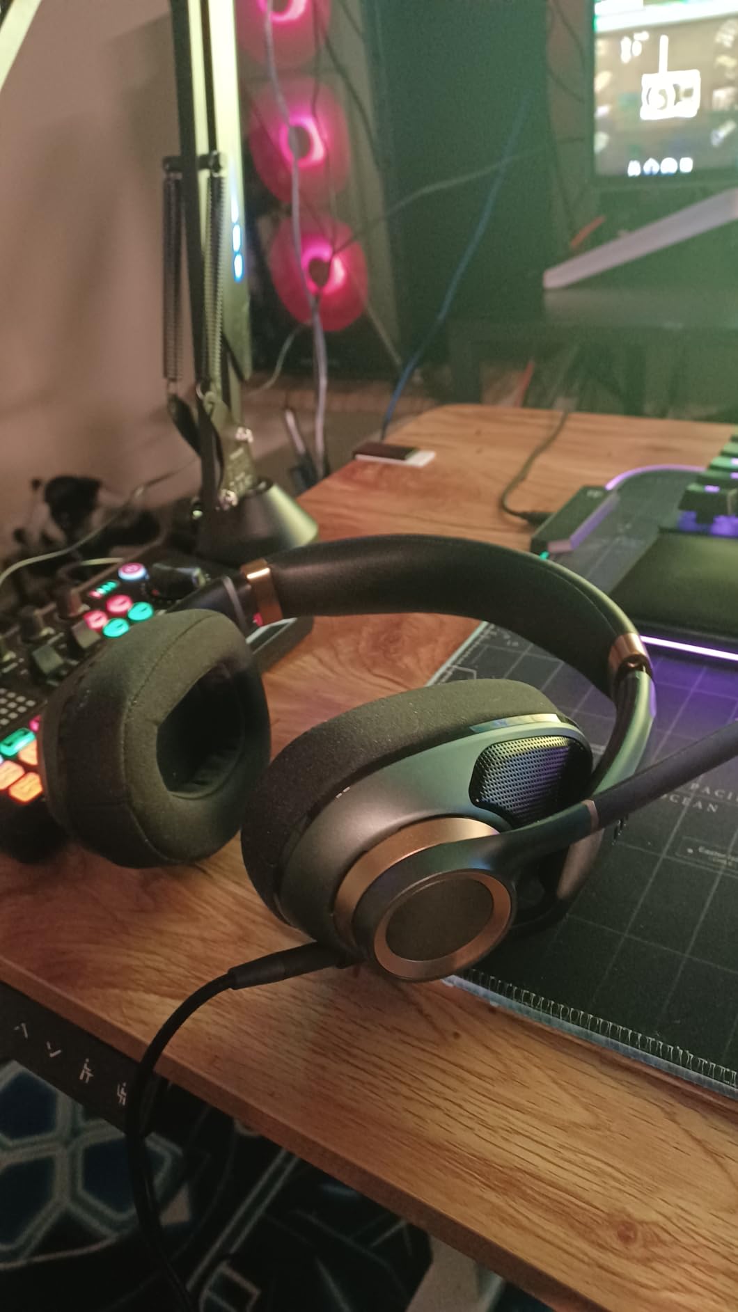 EPOS H6Pro Open Acoustic Gaming with Mic – Immersive Sound, Lightweight Comfort, and Durable Design – Works with Xbox, PS4/PS5 & PC/Windows – Green customer photo 1