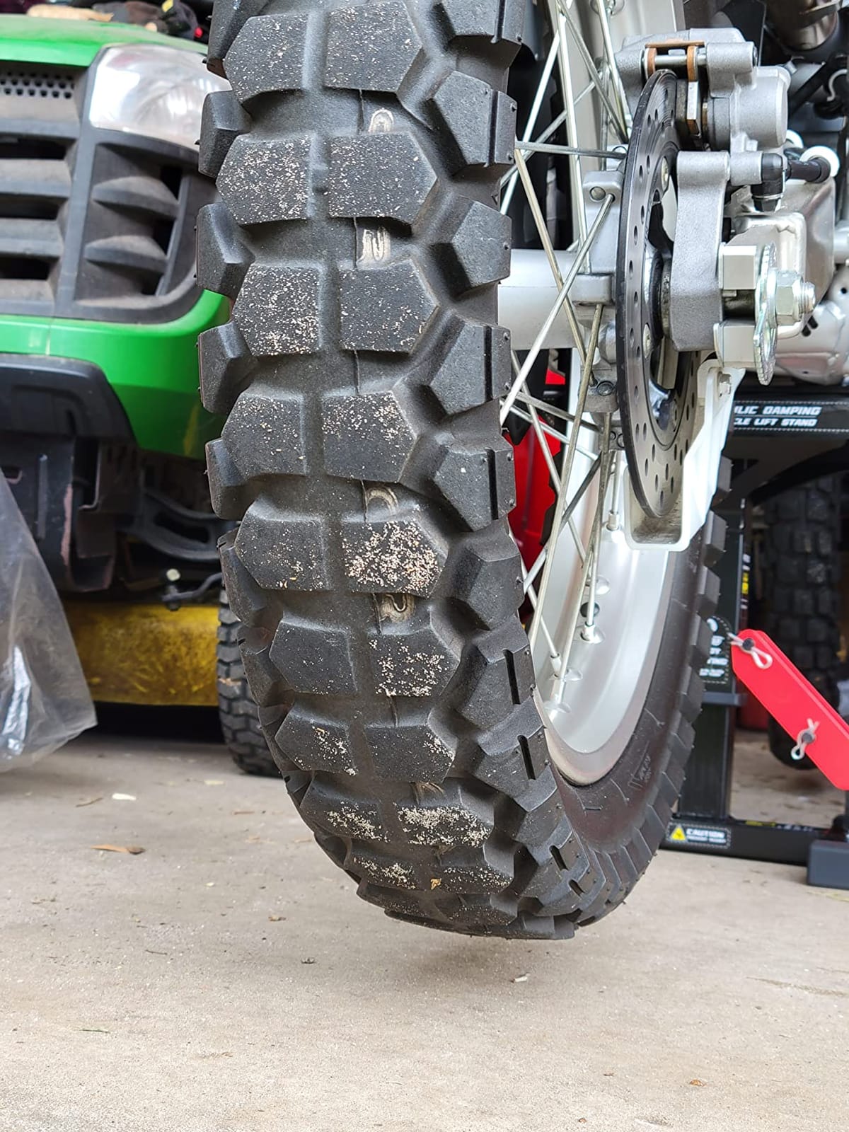 Hydraulic Dirt Bike Stand 1000lbs for Motorcycle Maintenance Oil Change customer photo 1