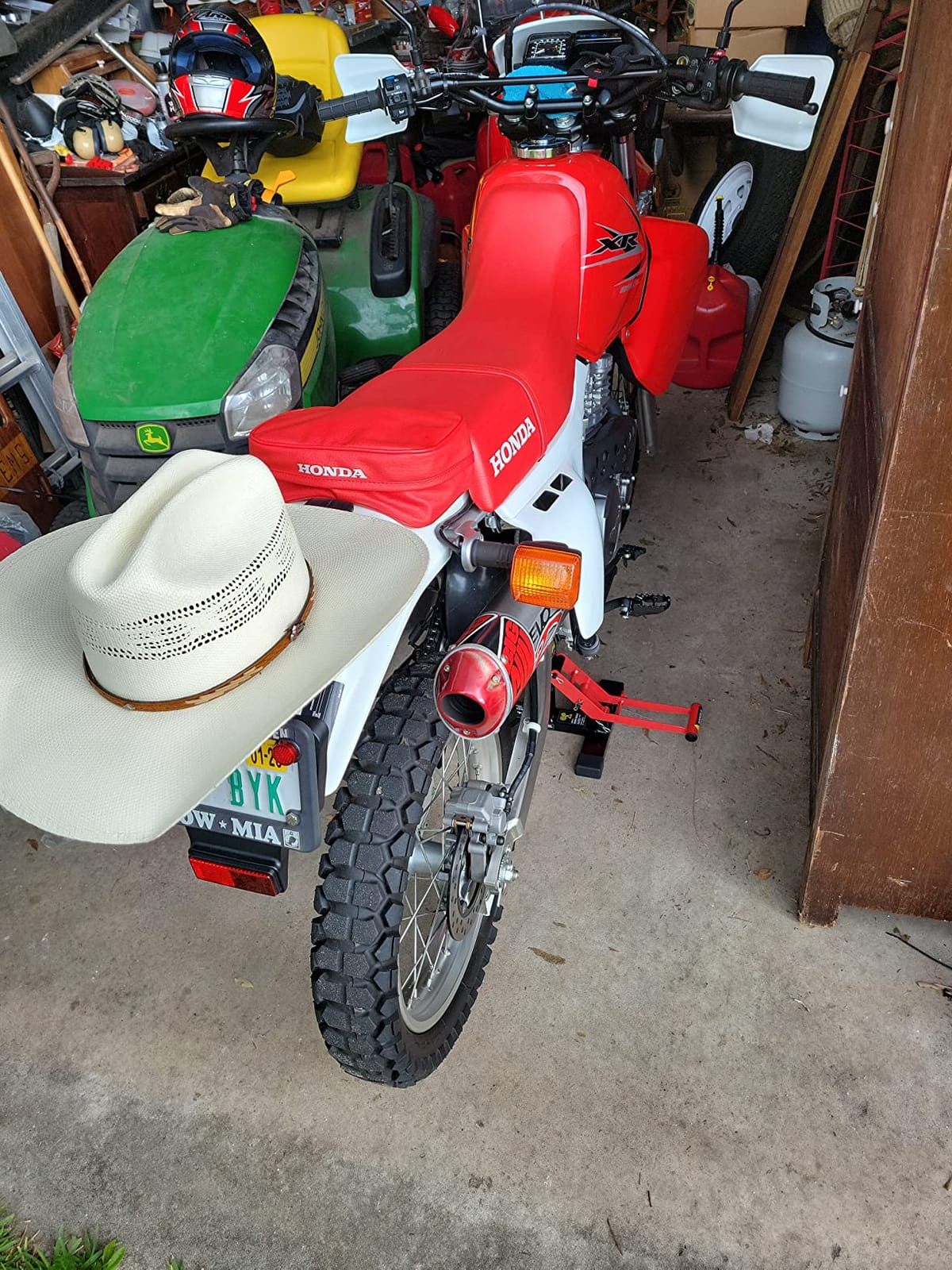 Hydraulic Dirt Bike Stand 1000lbs for Motorcycle Maintenance Oil Change customer photo 2