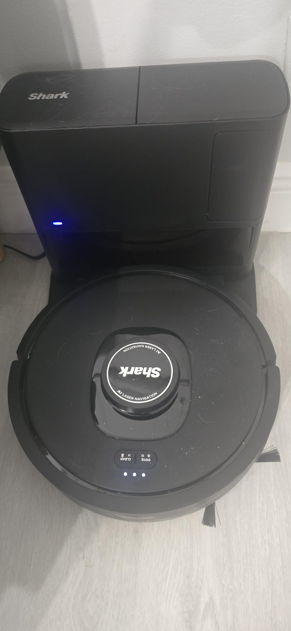 Shark AV2501S AI Ultra Robot Vacuum, with Matrix Clean, Home Mapping, 30-Day Capacity HEPA Bagless Self Empty Base, Perfect for Pet Hair, Wifi, Dark Grey customer photo 1
