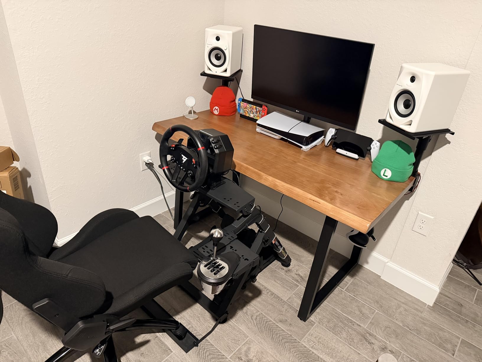 Next Level Racing Wheel Stand 2.0. Steering wheel stand for Thrustmaster, Fanatec, moza Racing on PC and video game consoles. Upgradeable to full cockpit with GTSeat add-on (not included) customer photo 2
