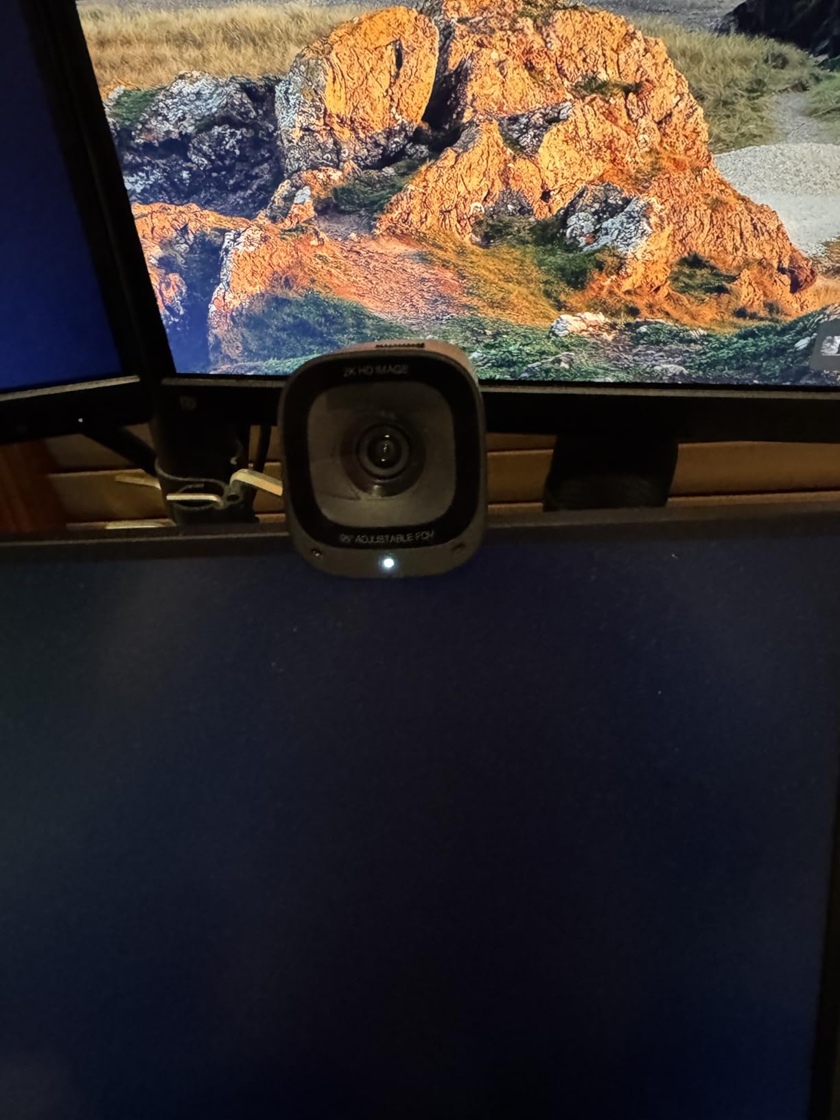 Anker PowerConf C200 2K Webcam for PC/Laptop/Mac, Low-Light Correction customer photo 2
