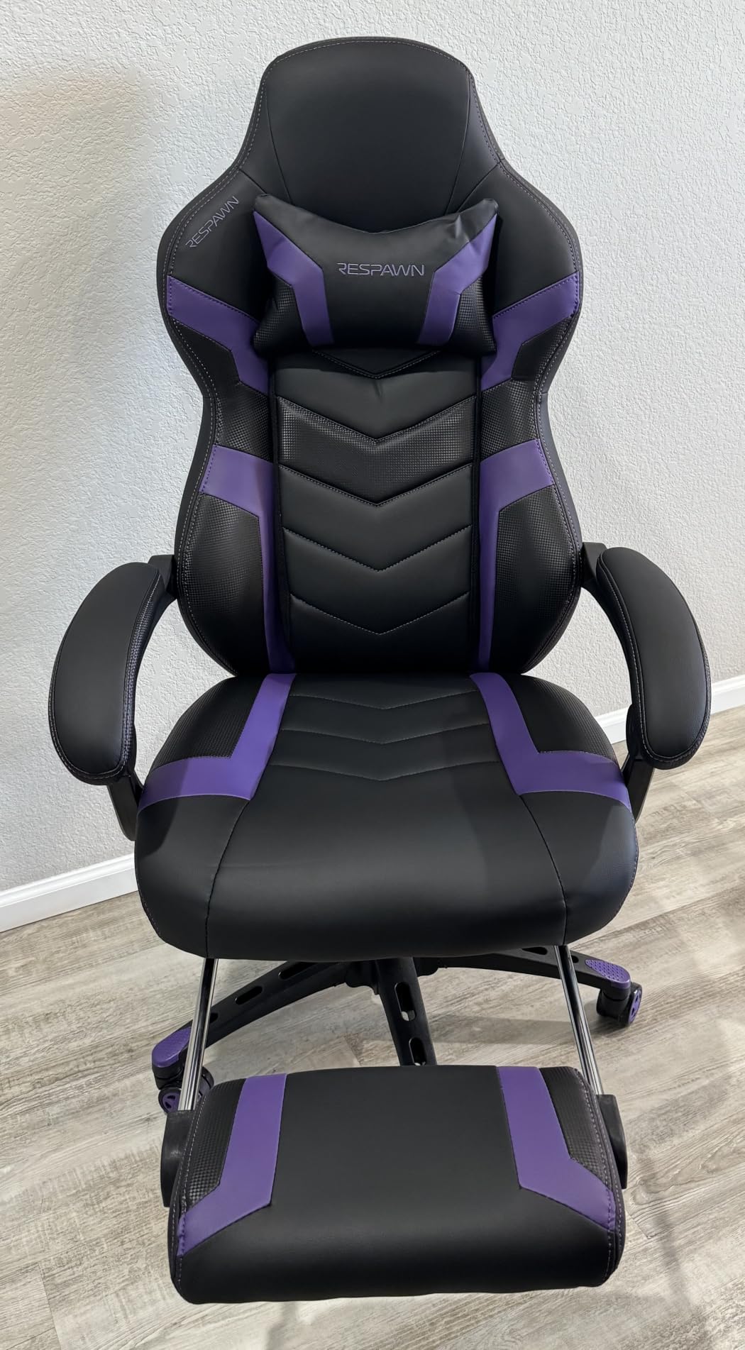 RESPAWN 110 Pro Ergonomic Gaming Chair with Footrest and Recline customer photo 2